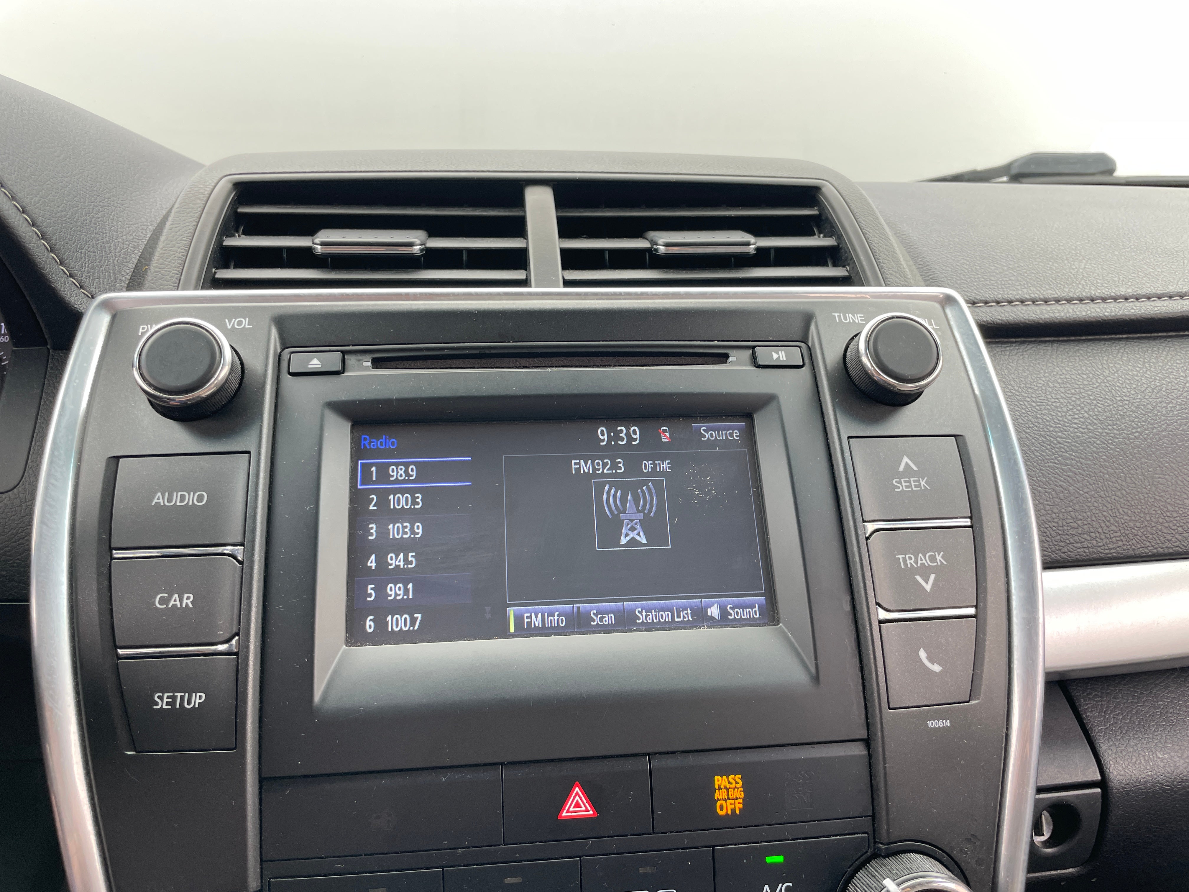2016 Toyota Camry SE 4