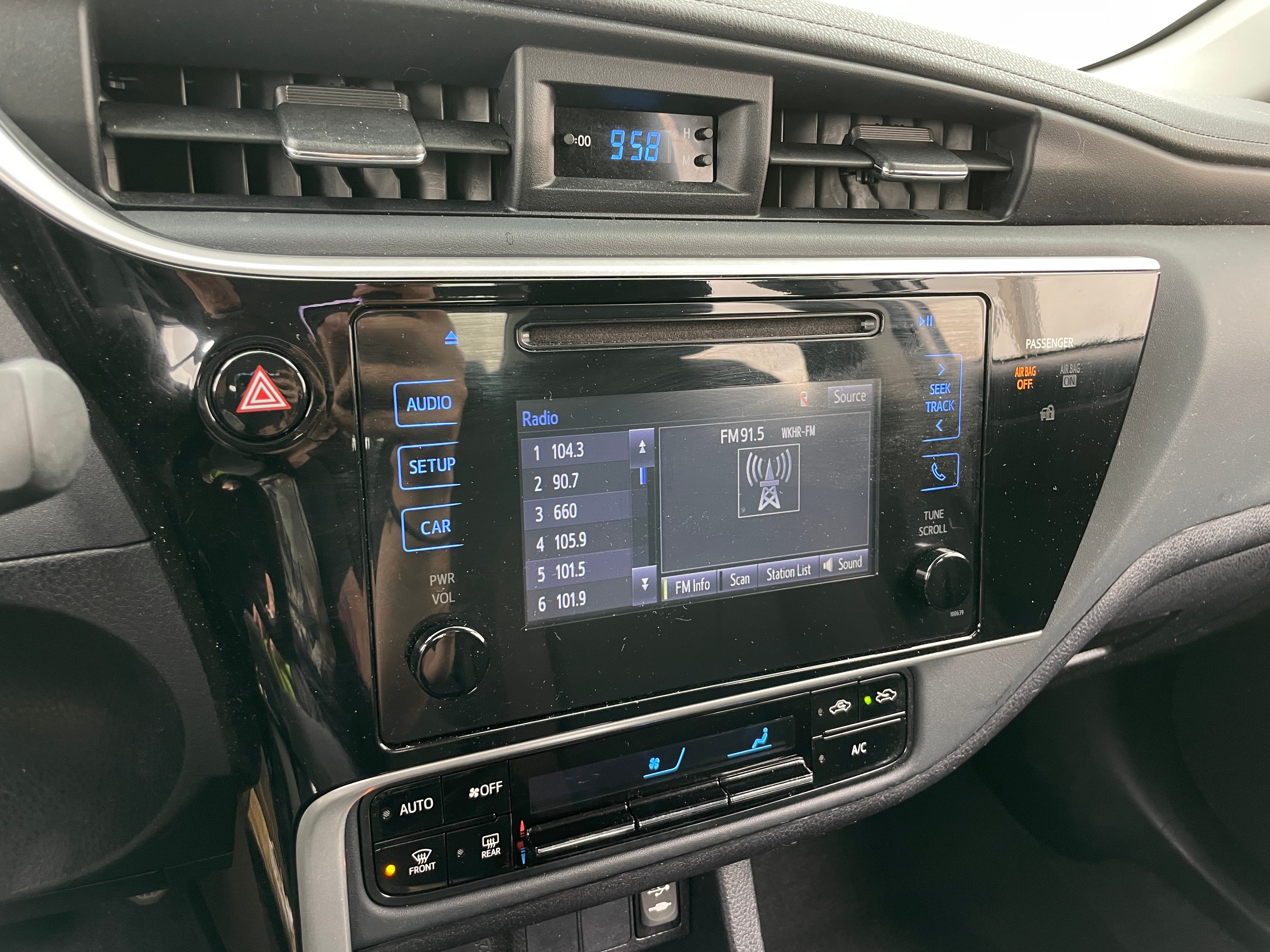 2017 Toyota Corolla LE 4