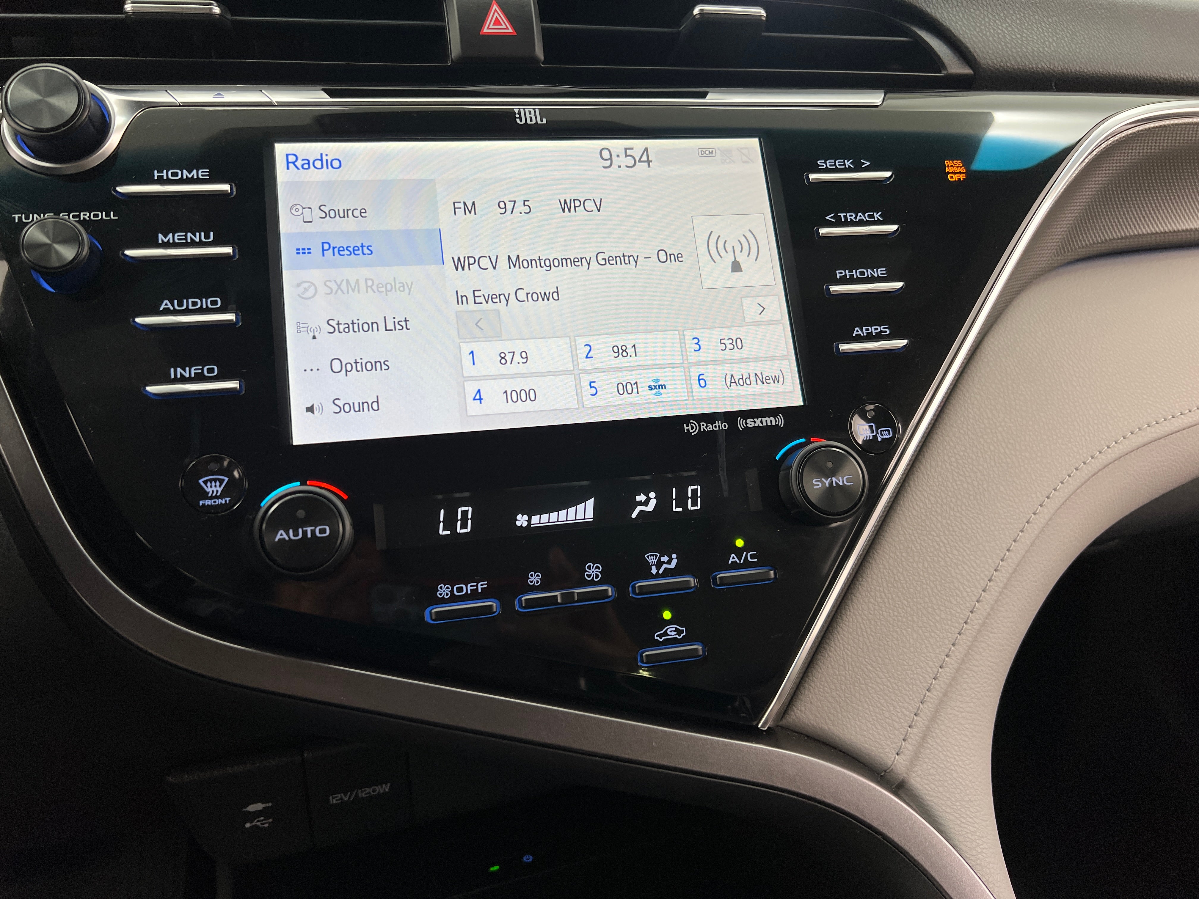 2018 Toyota Camry XSE 3