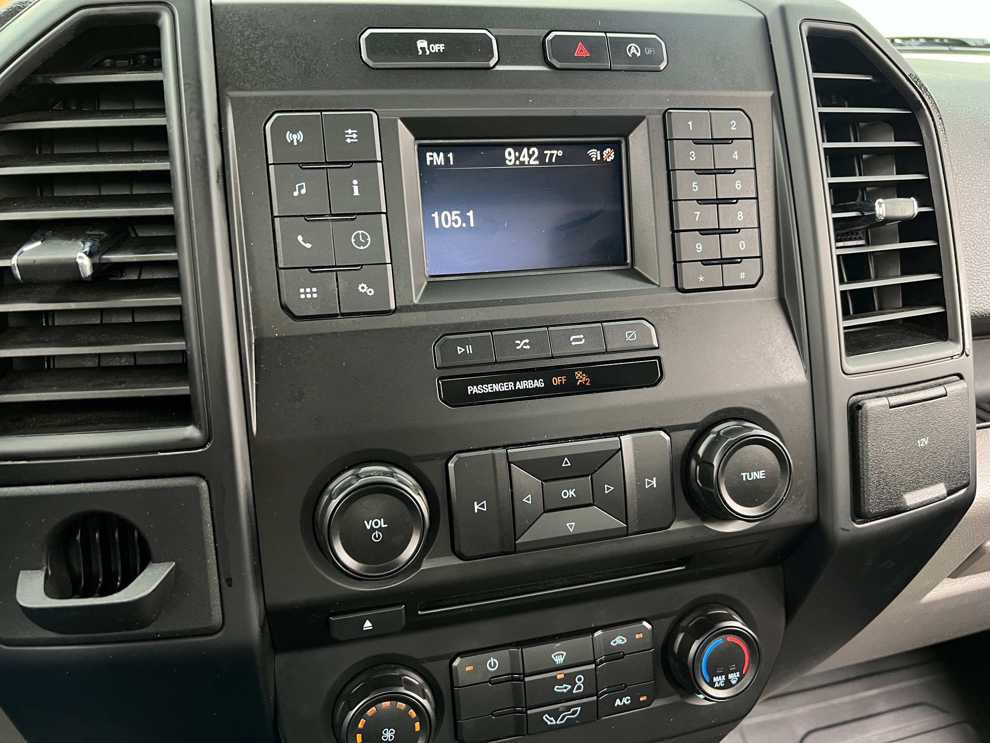 2018 Ford Econoline E-150 4