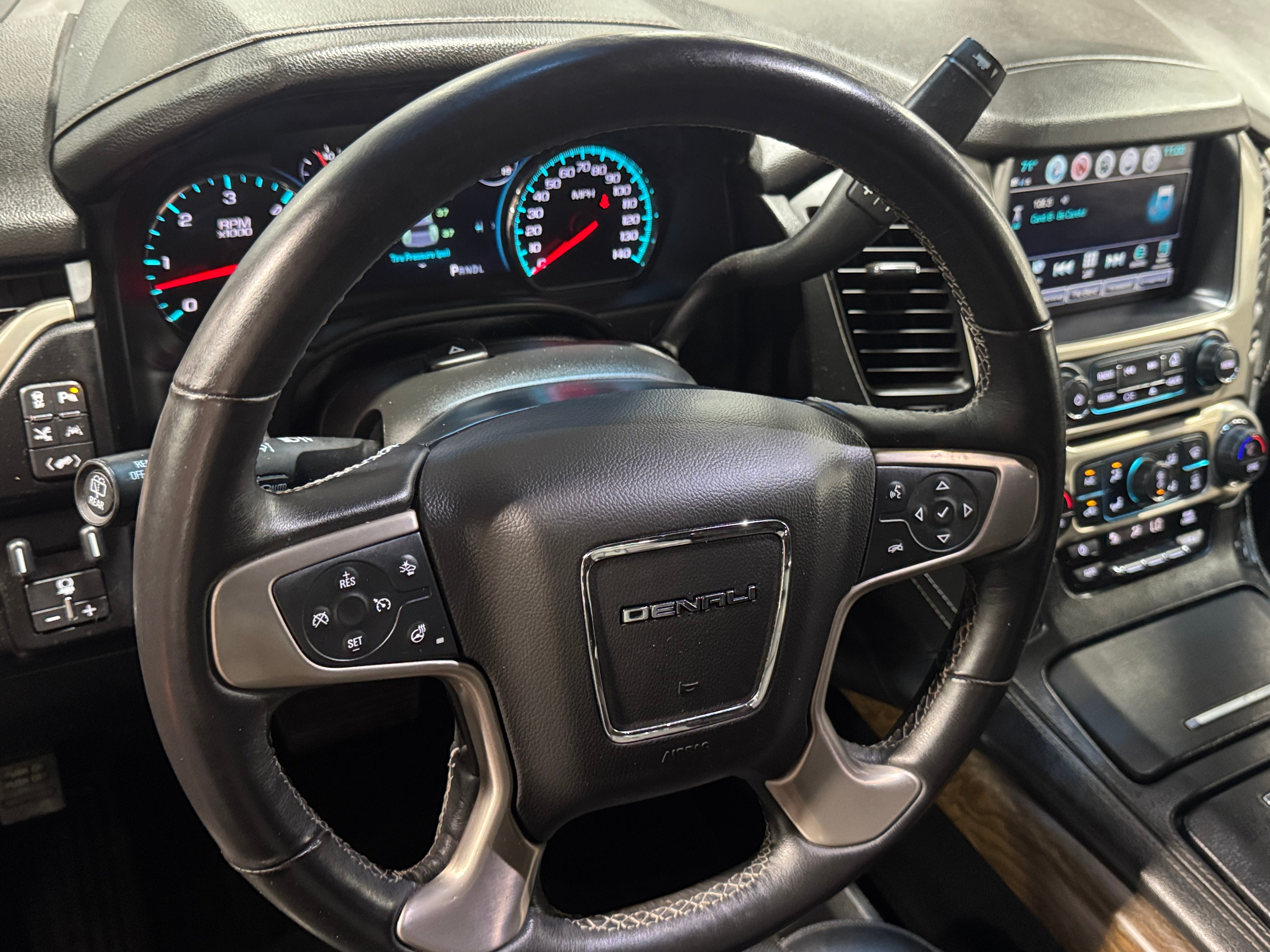 2018 GMC Yukon XL Denali 4