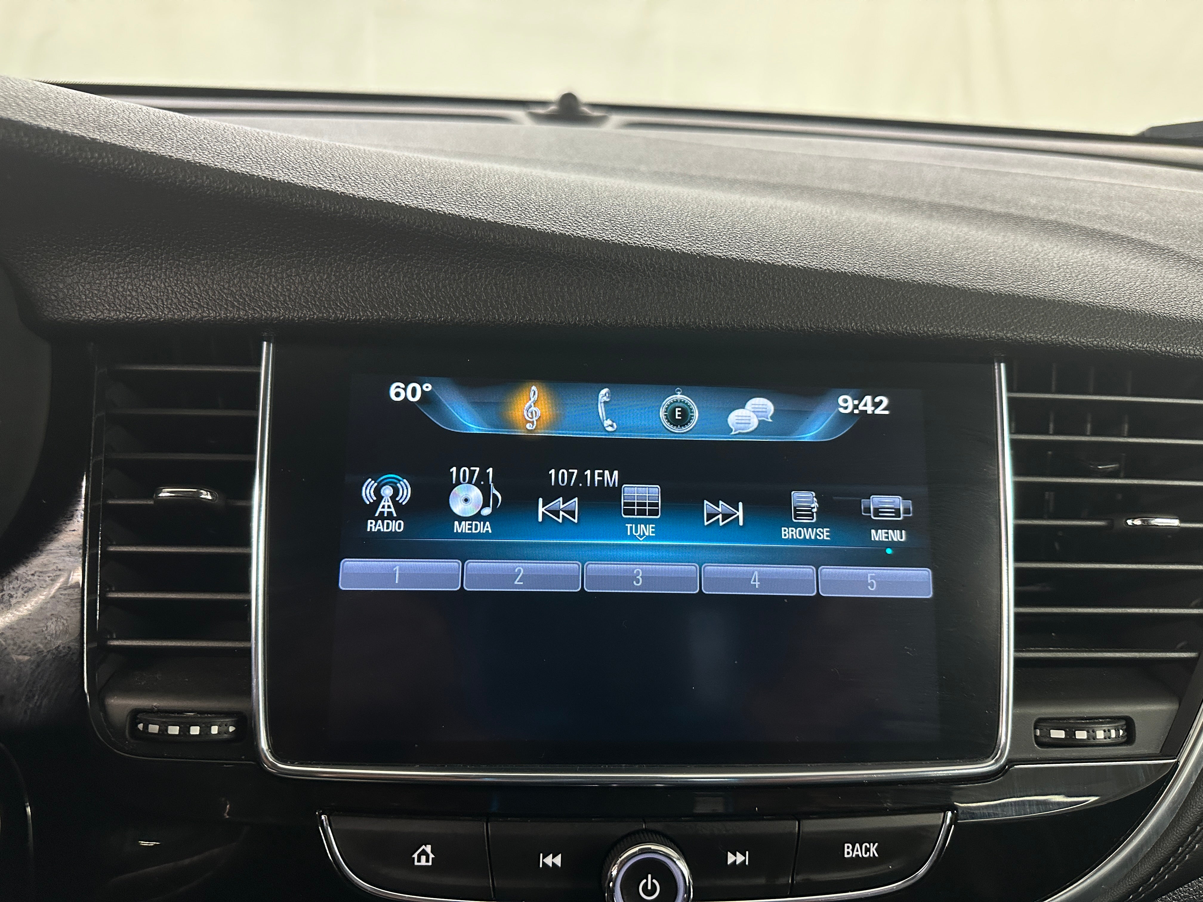 2020 Buick Encore Essence 3
