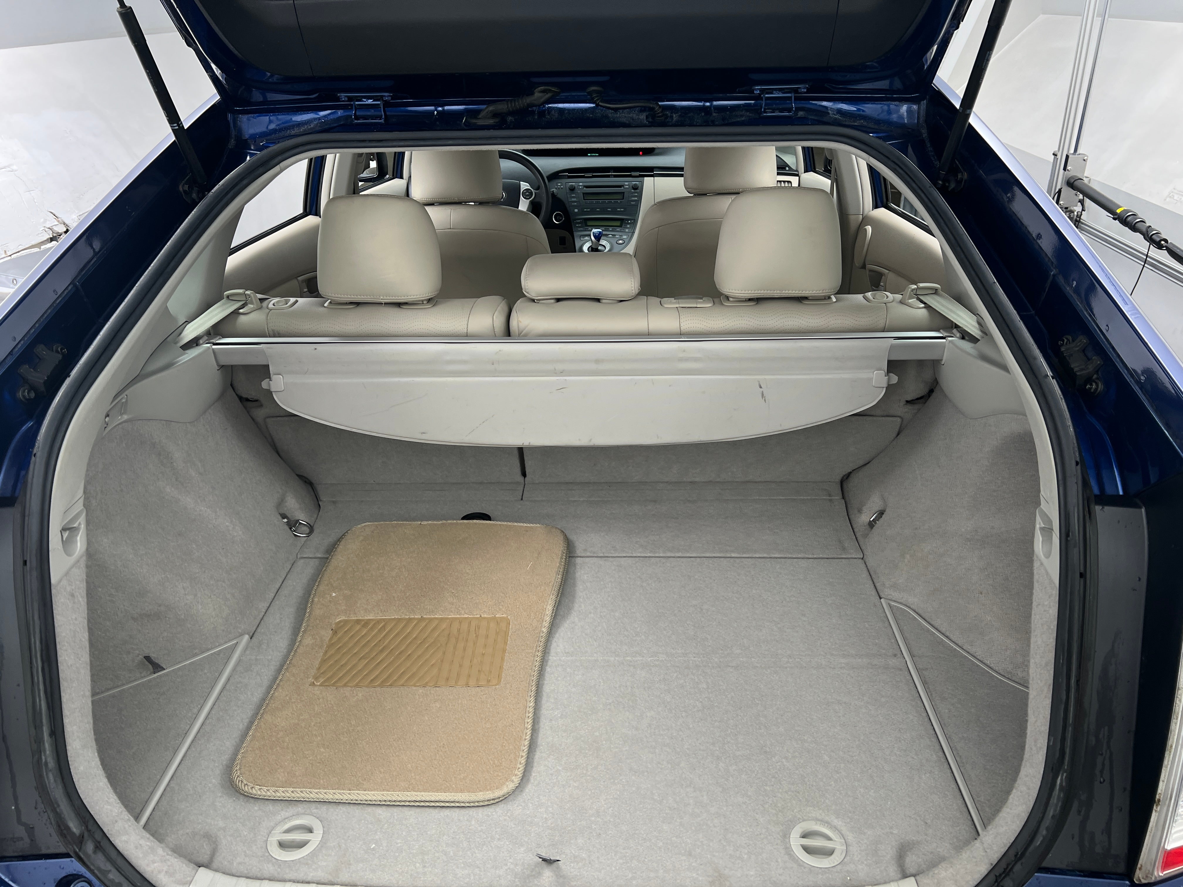 2011 Toyota Prius Three 6