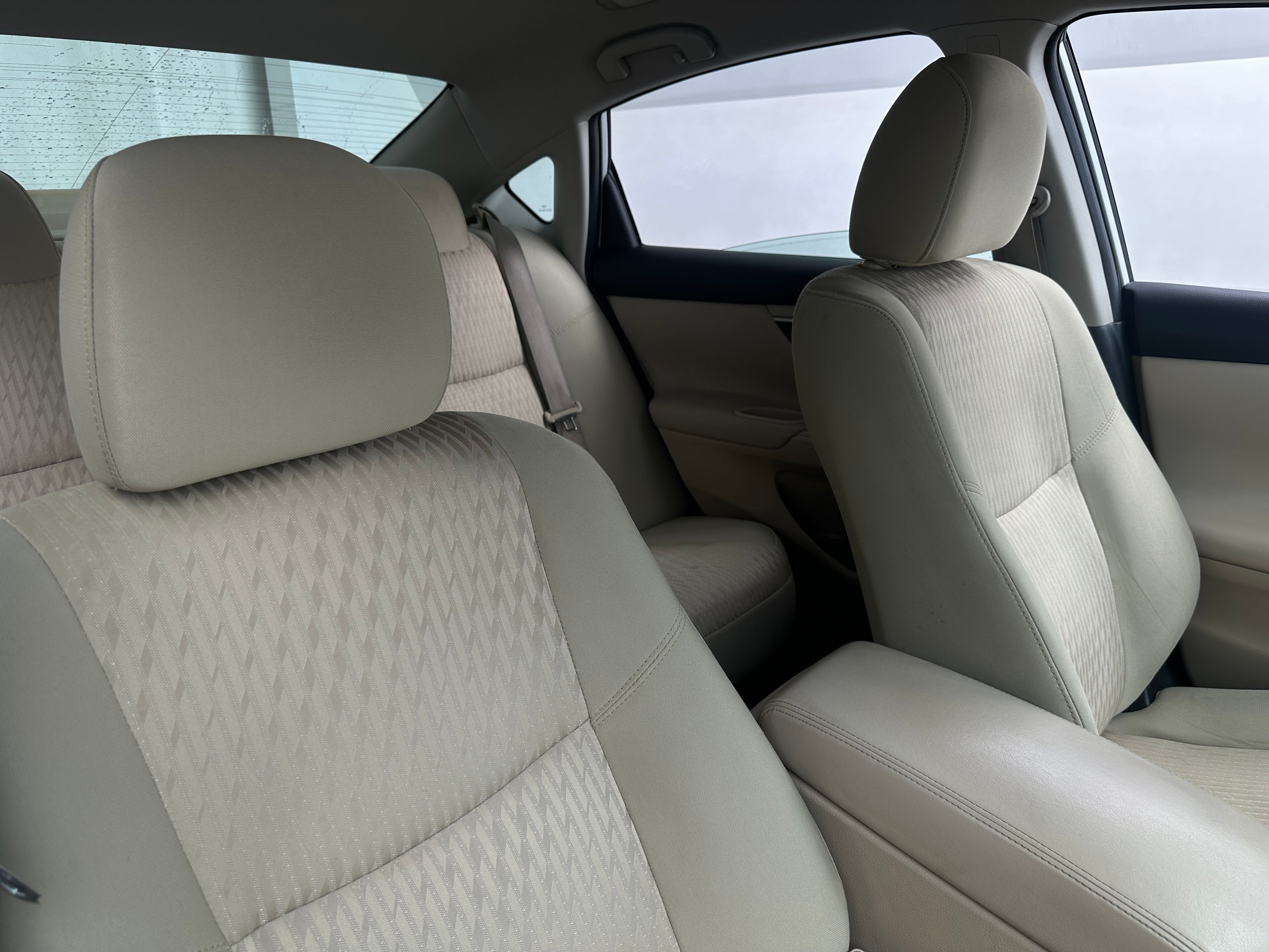 2016 Nissan Altima SV 2