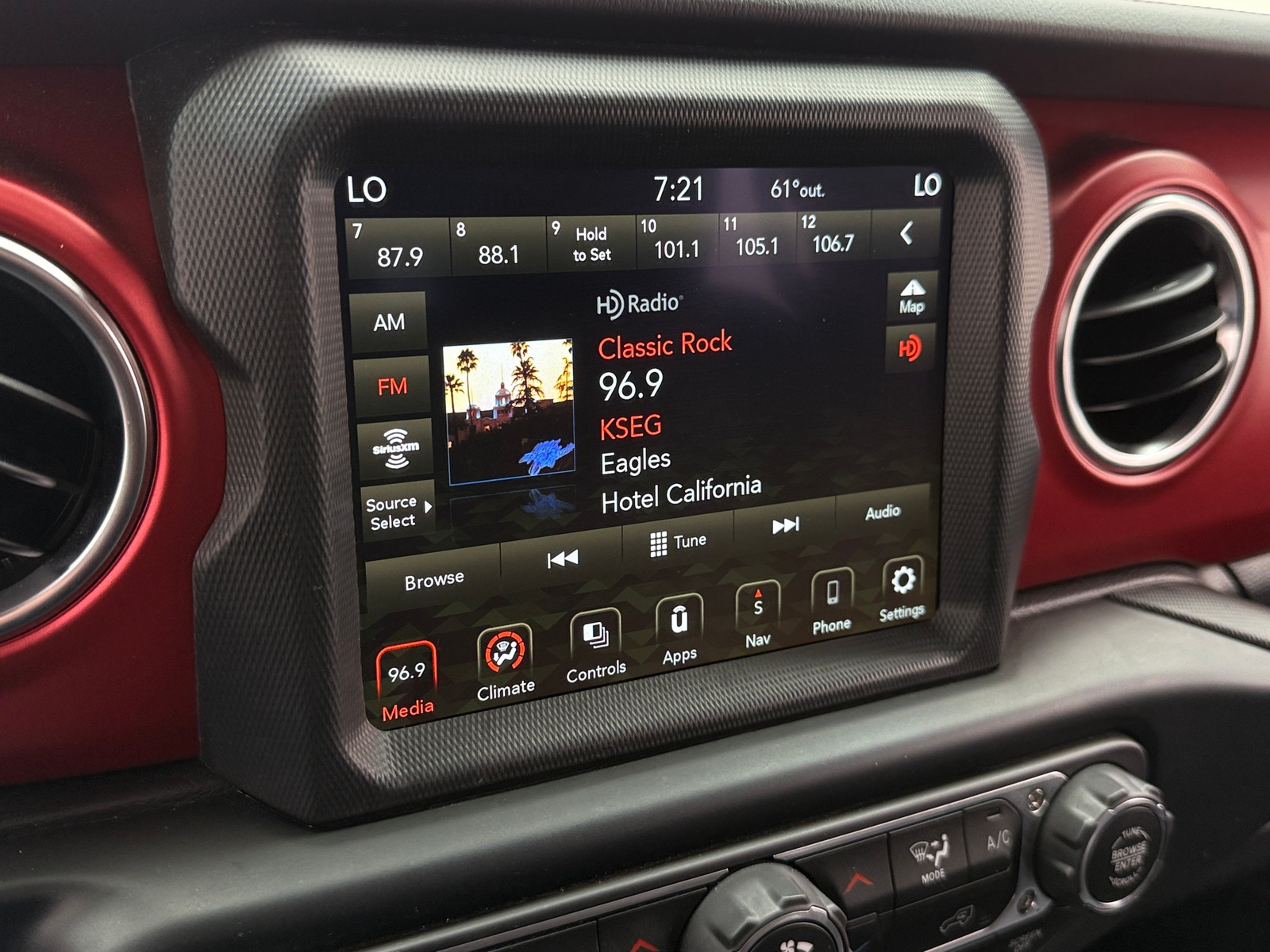 Thumbnail: 2023 Jeep Gladiator - 3