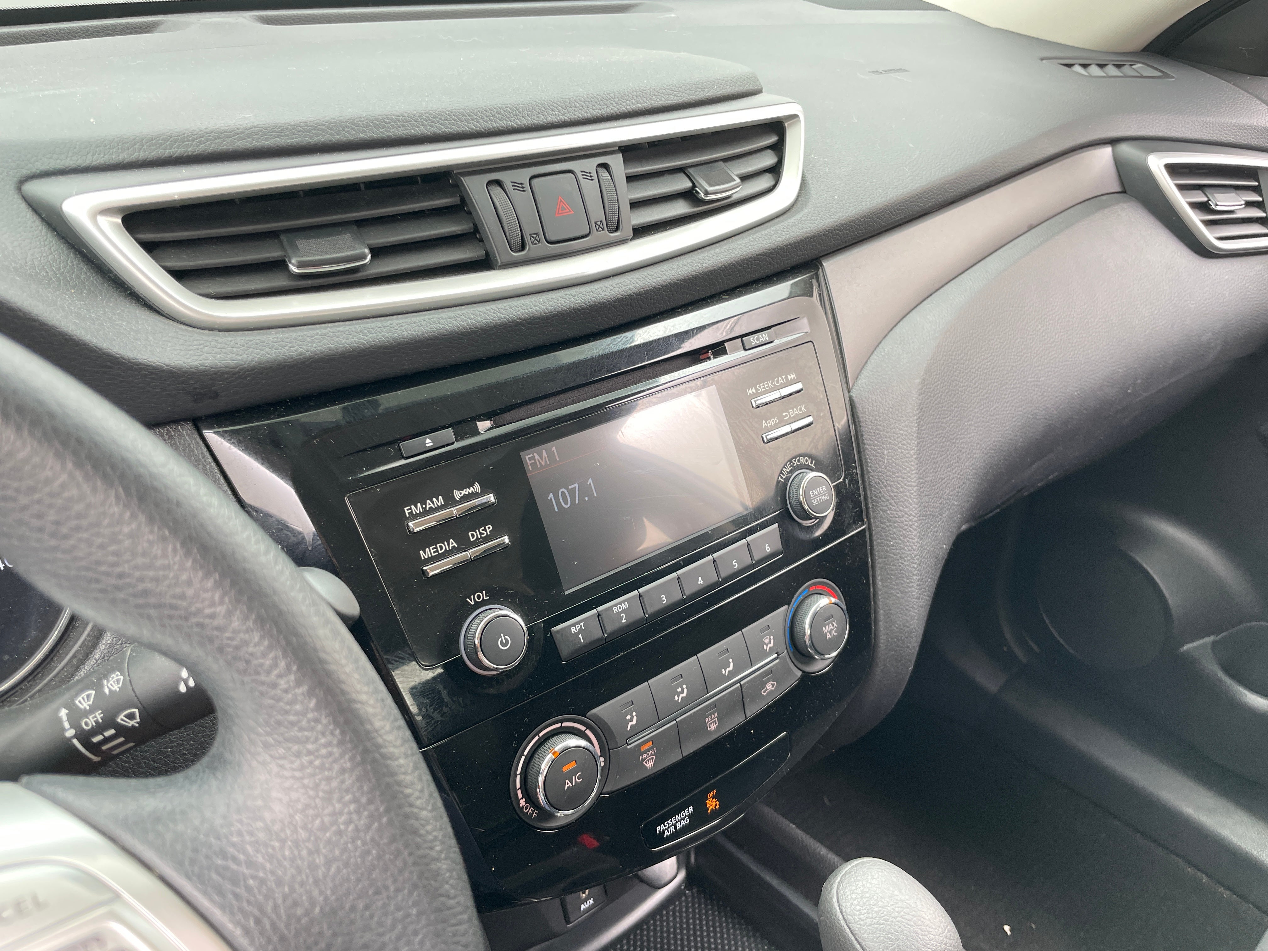 2015 Nissan Rogue S 4