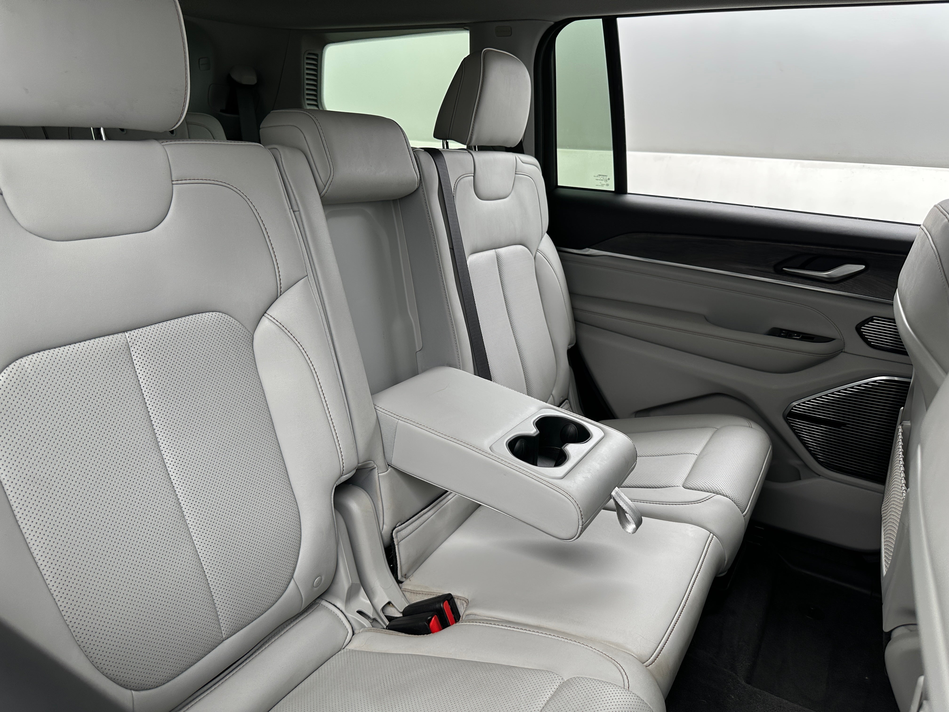 2022 Jeep Grand Cherokee L Overland 5