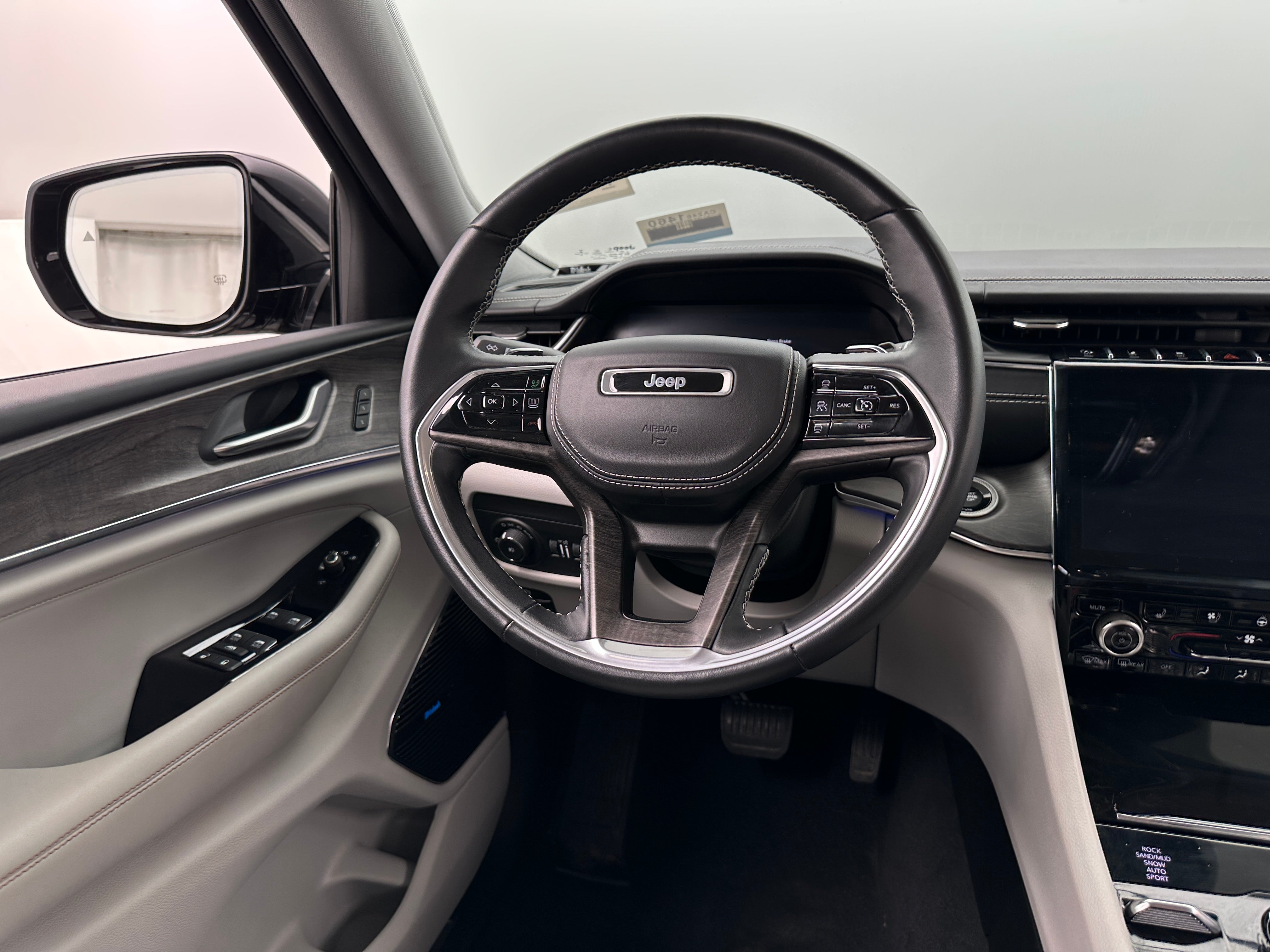 2022 Jeep Grand Cherokee L Overland 4