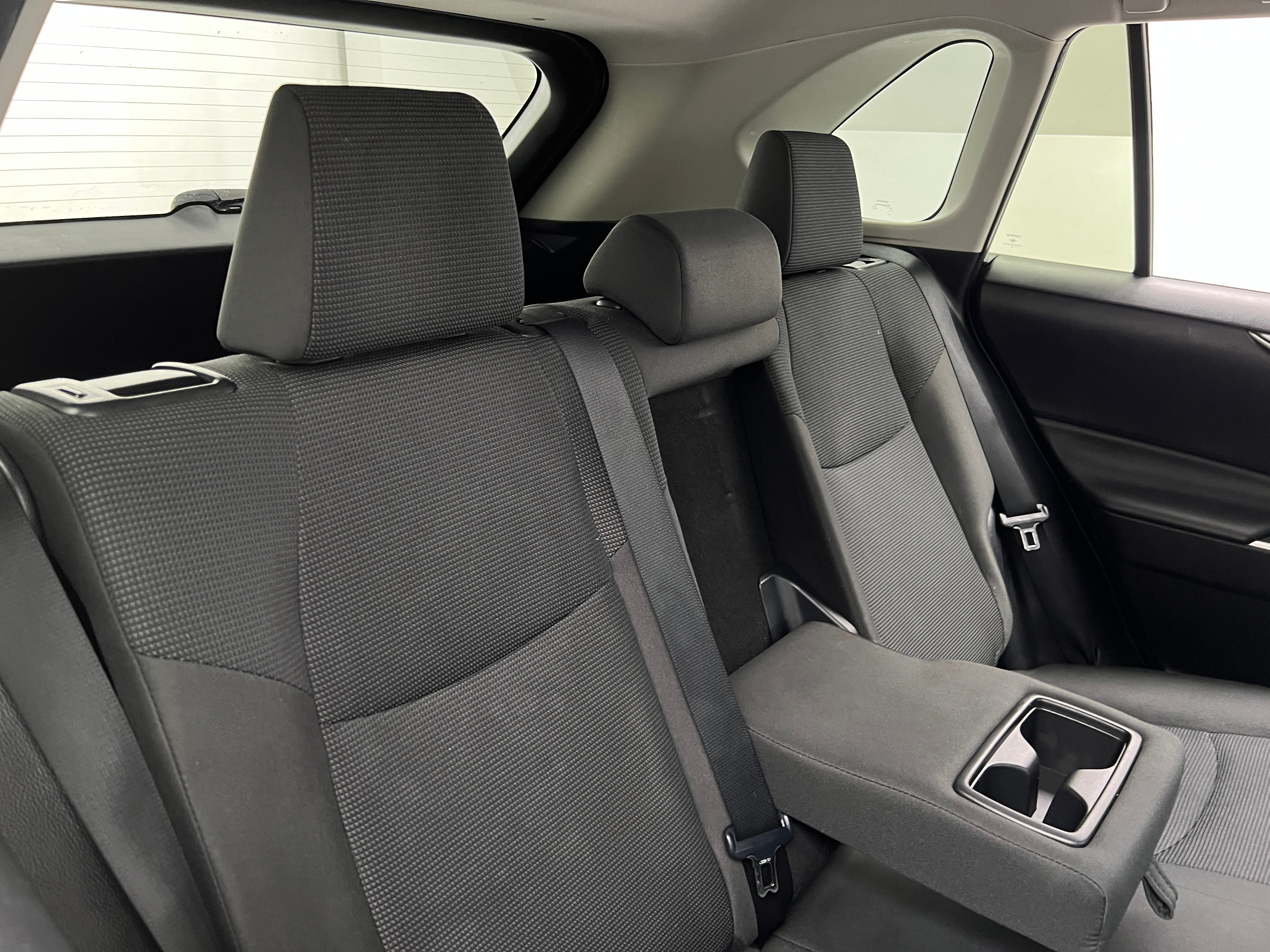 2020 Toyota RAV4 LE 6