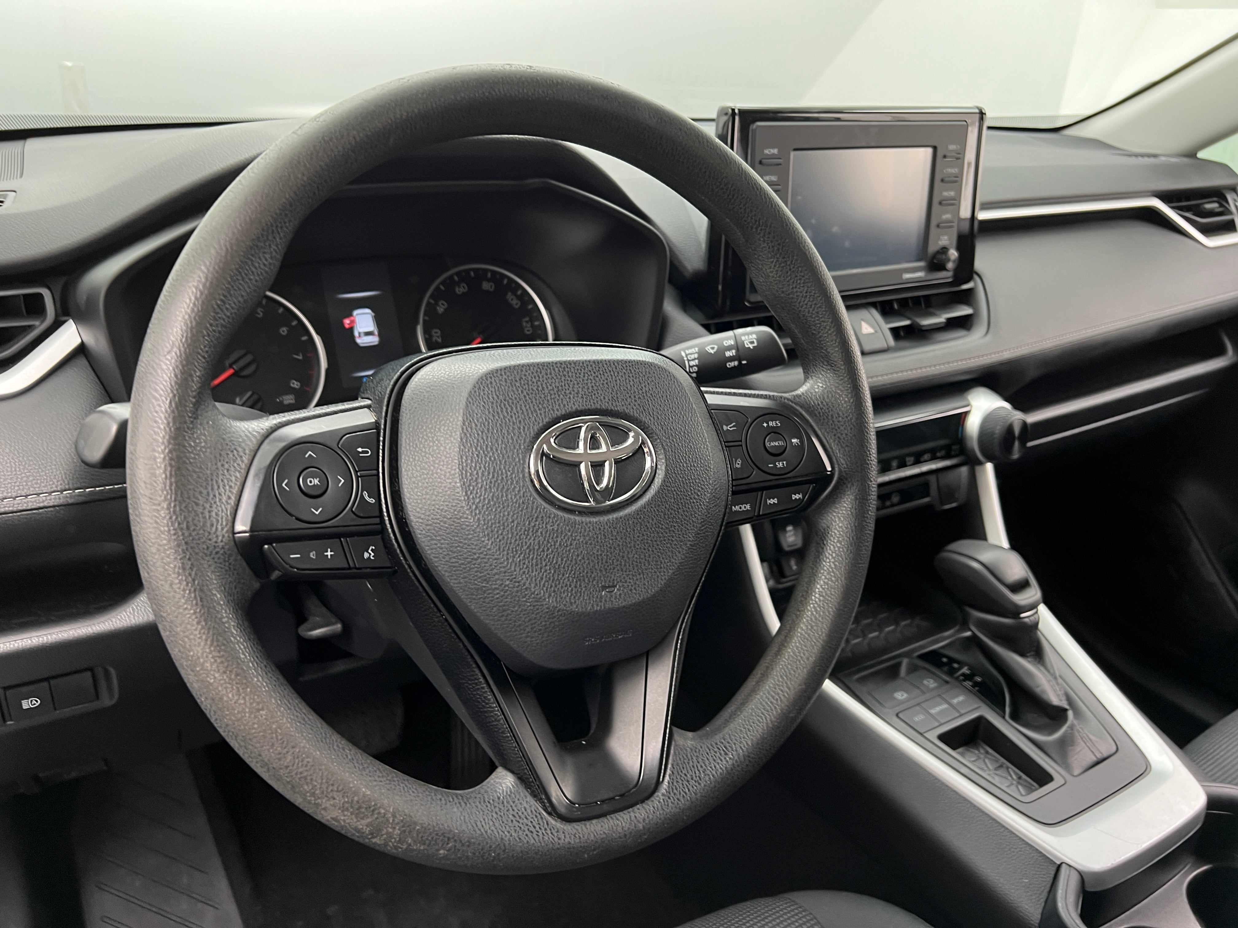 2020 Toyota RAV4 LE 5