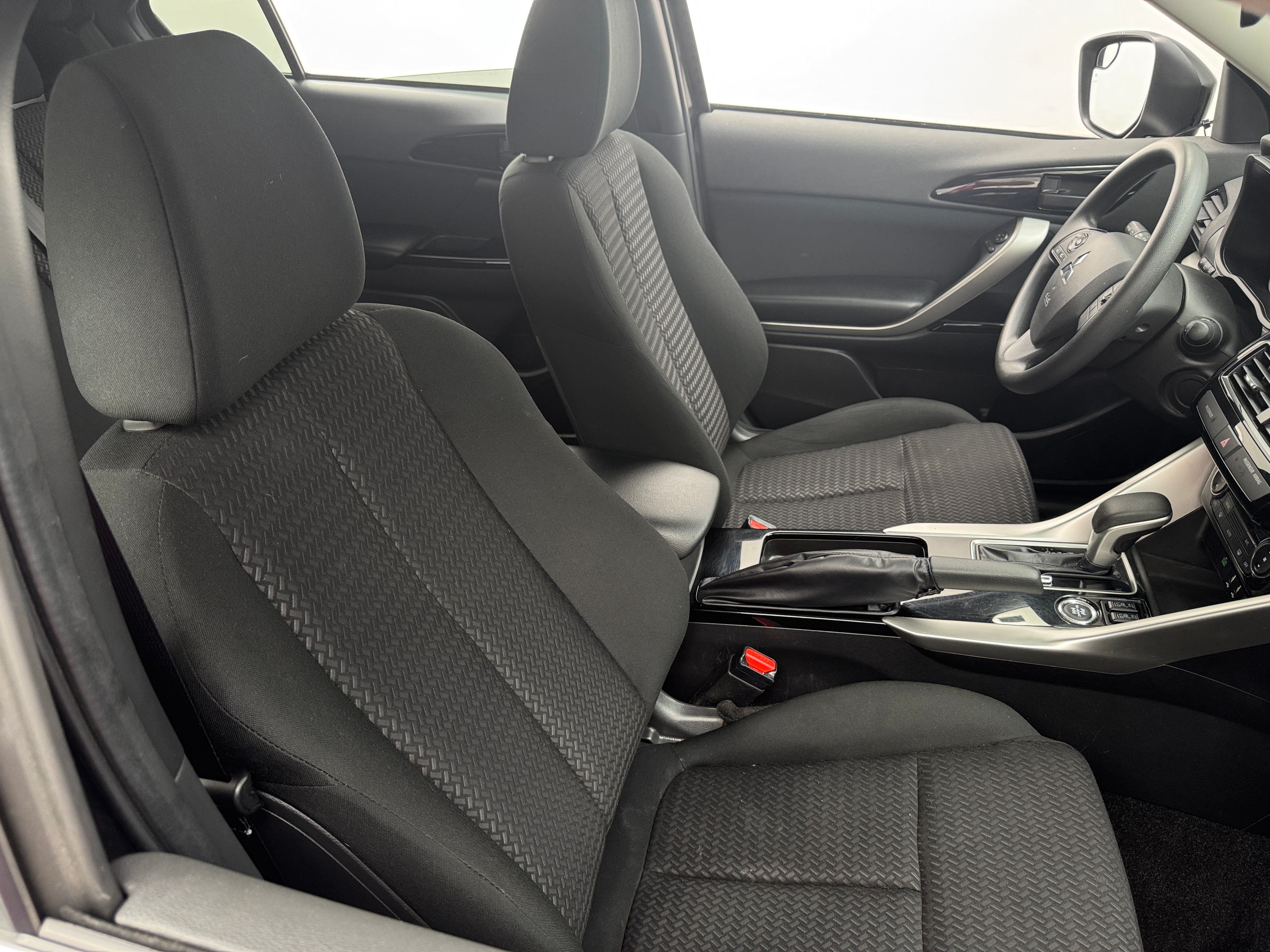 2024 Mitsubishi Eclipse Cross LE 2