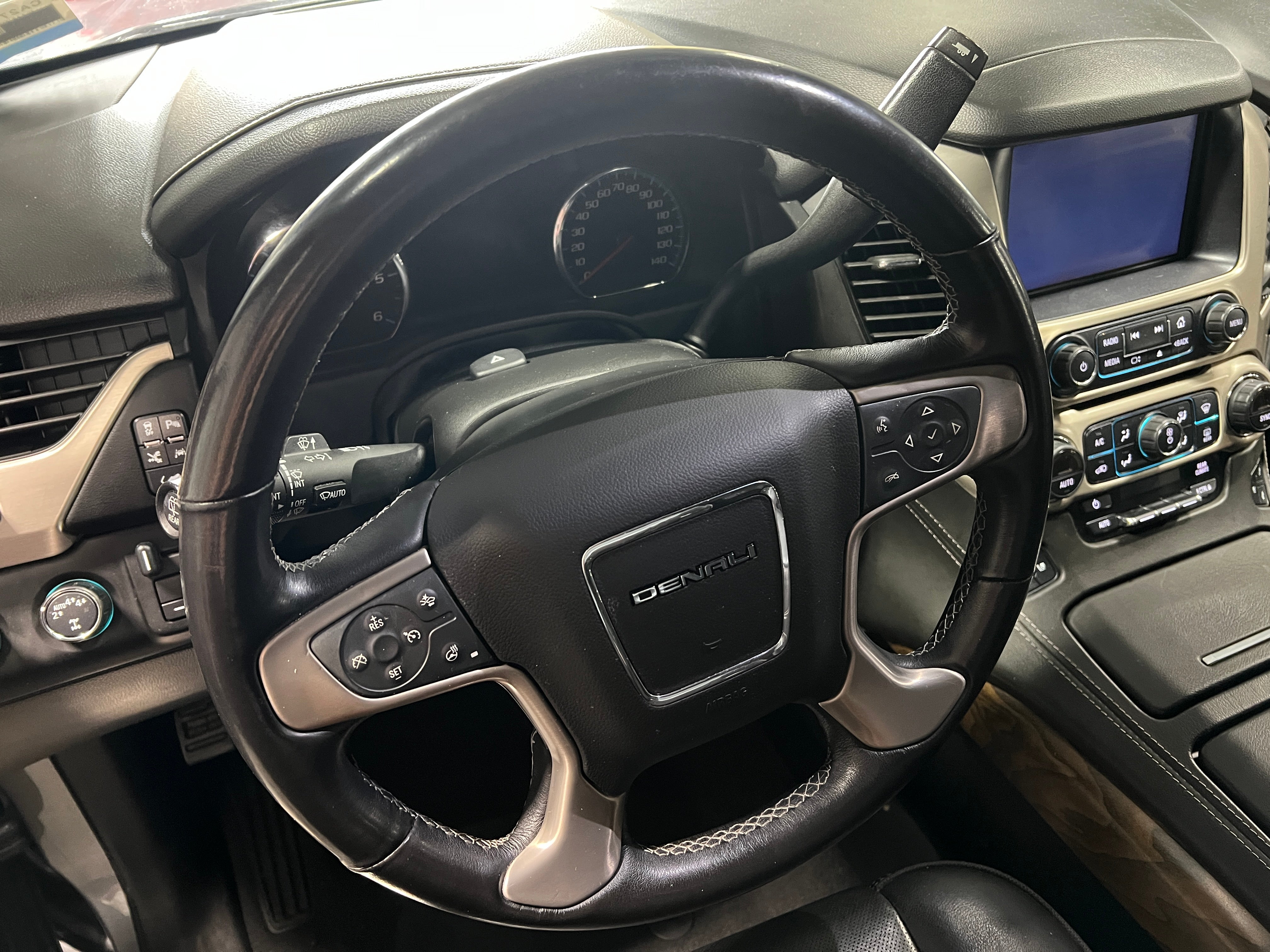 2020 GMC Yukon XL Denali 4
