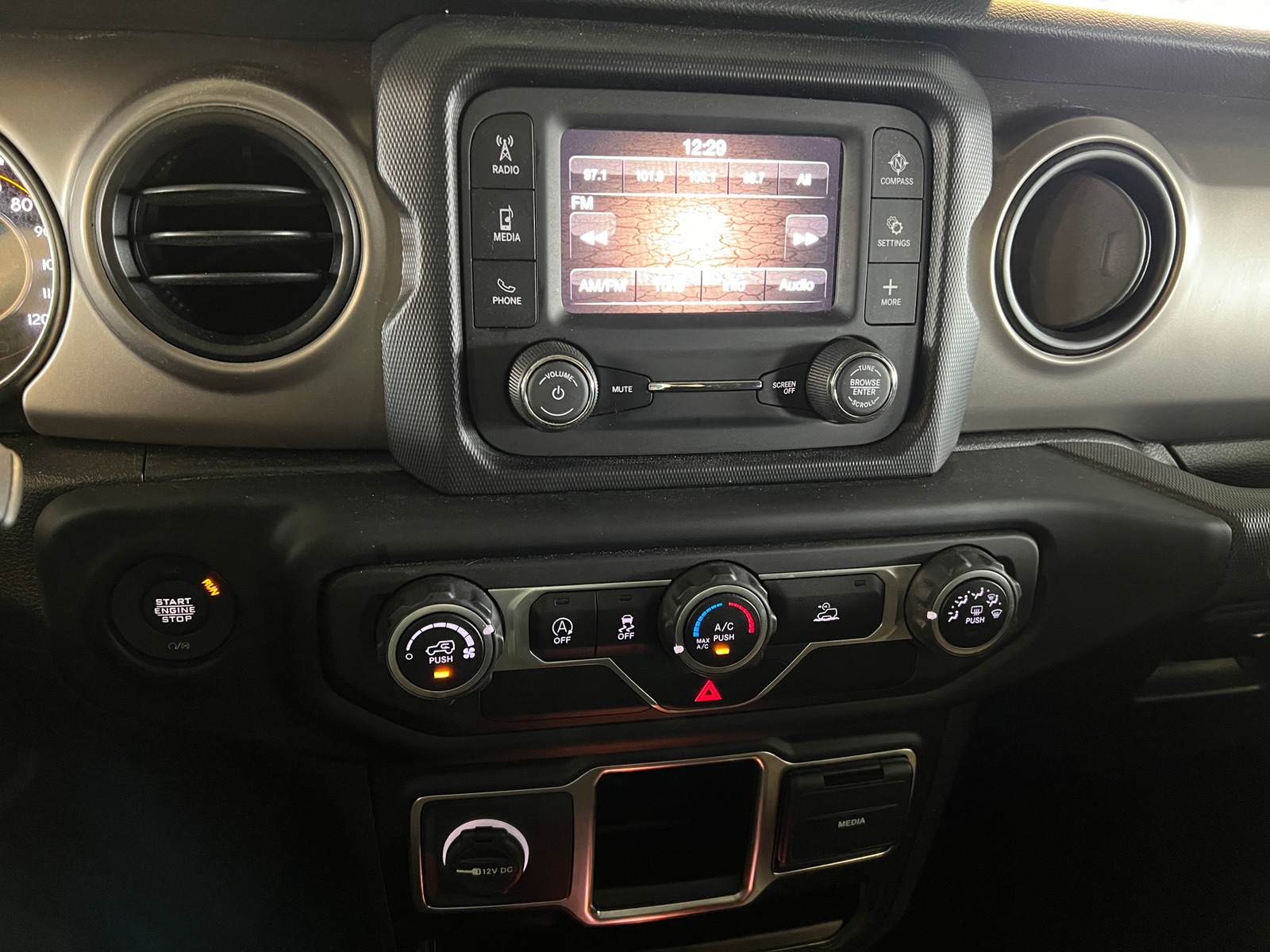 Thumbnail: 2021 Jeep Gladiator - 4