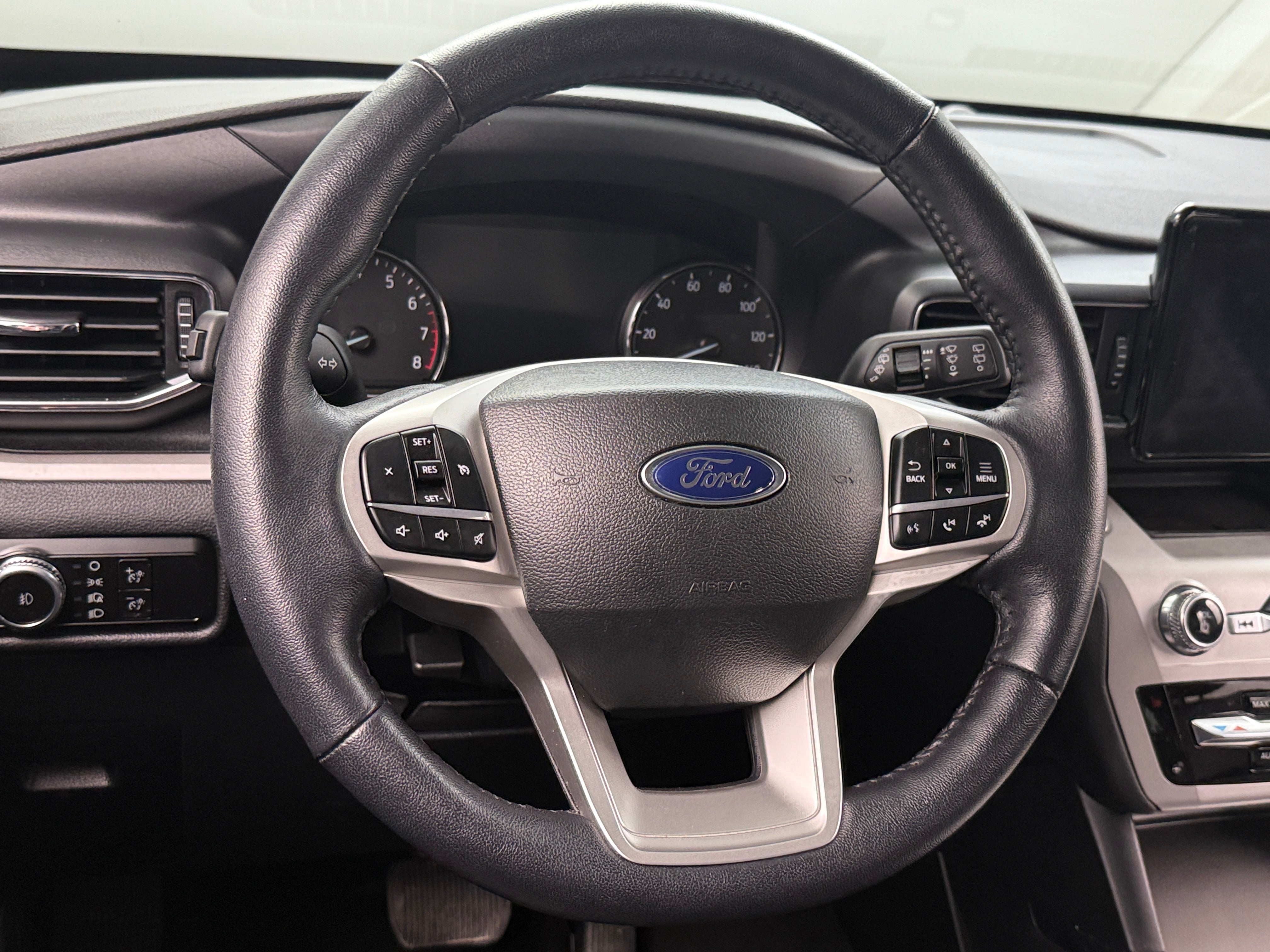 2023 Ford Explorer XLT 4
