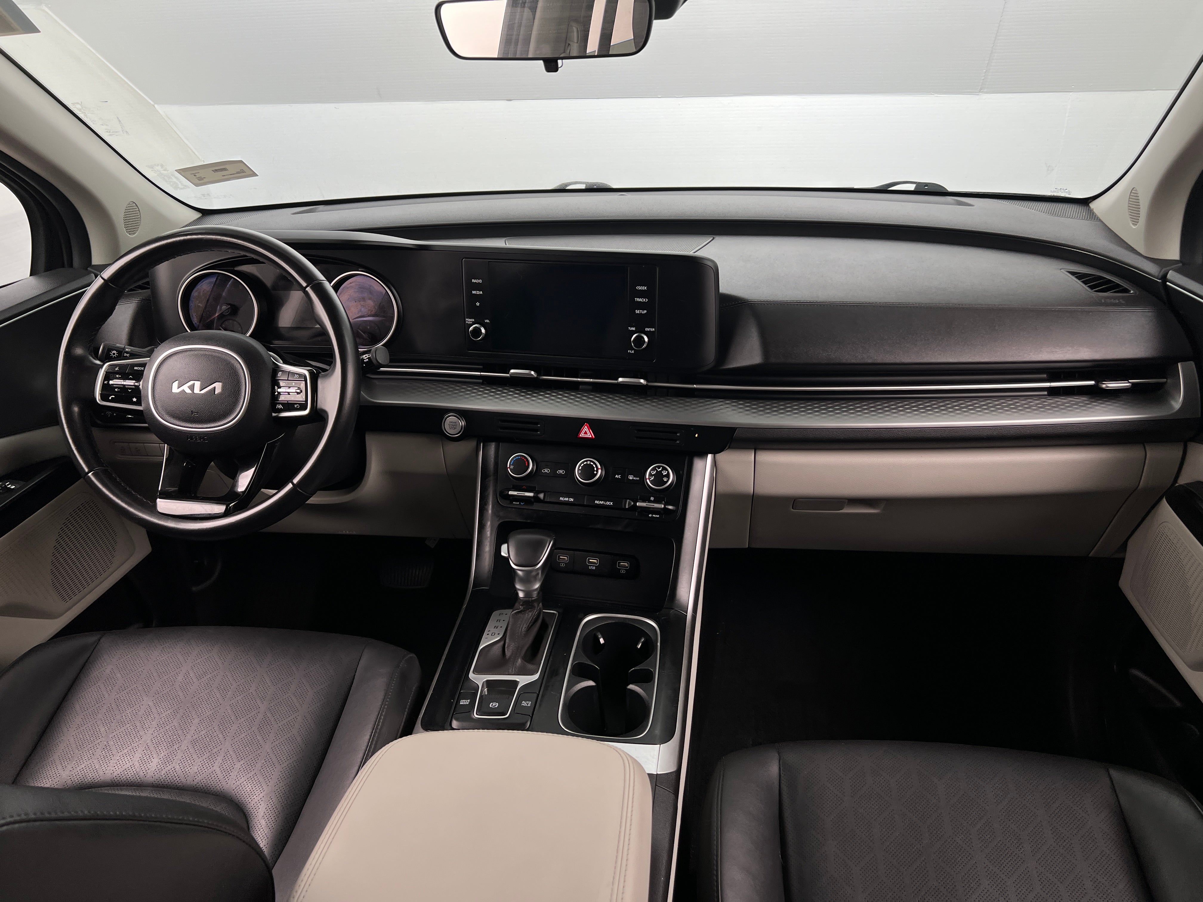 2022 Kia Carnival LX 2