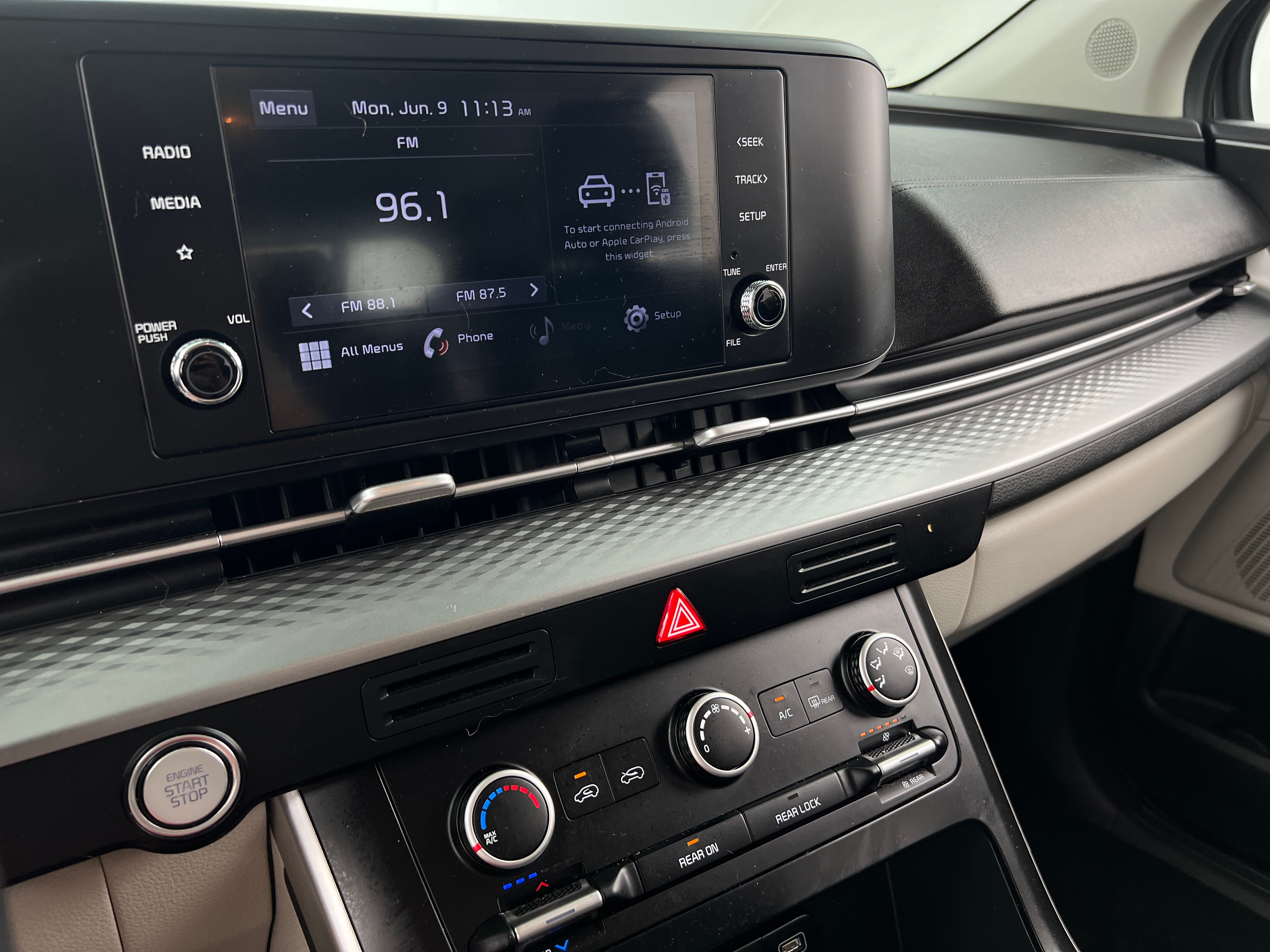 2022 Kia Carnival LX 3