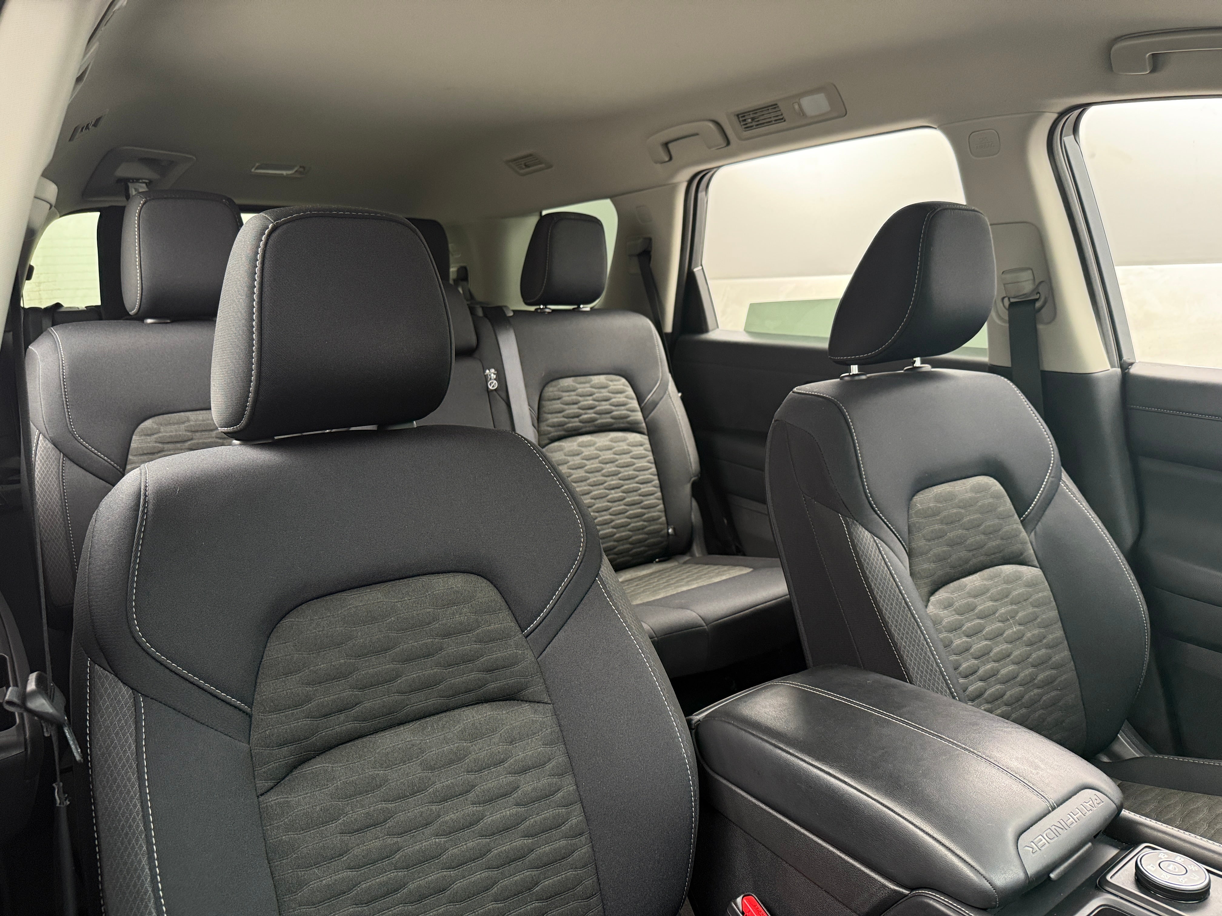 2023 Nissan Pathfinder S 2