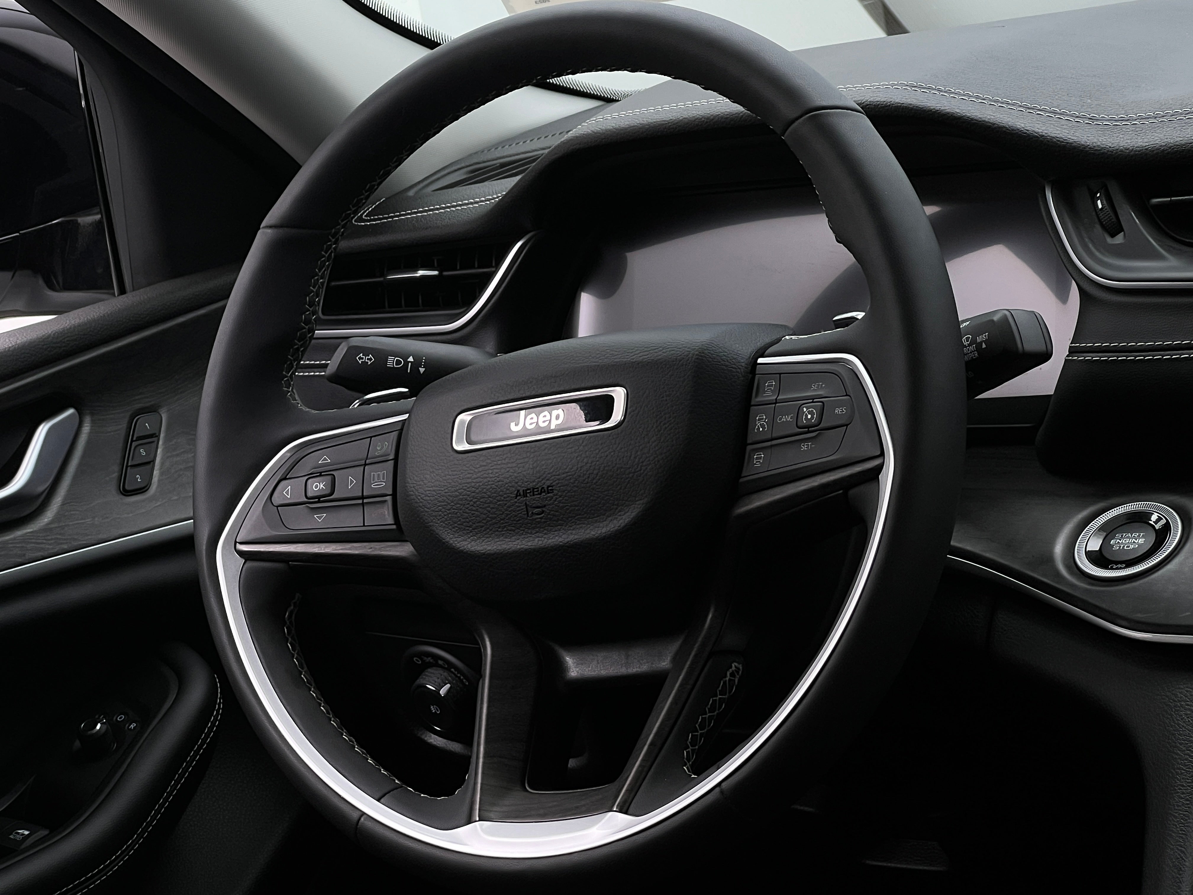 2023 Jeep Grand Cherokee Limited Edition 4