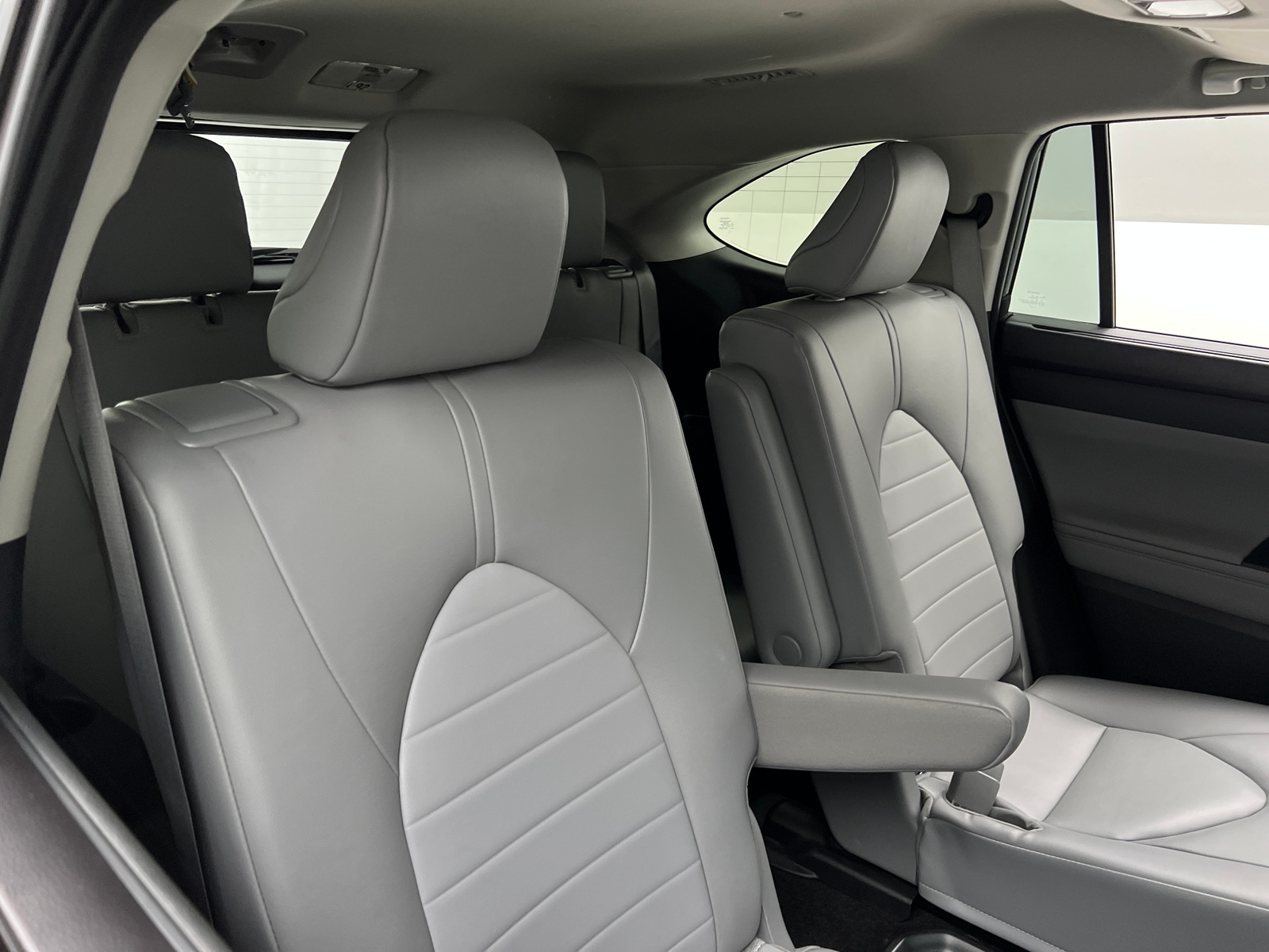 Thumbnail: 2023 Toyota Highlander - 5