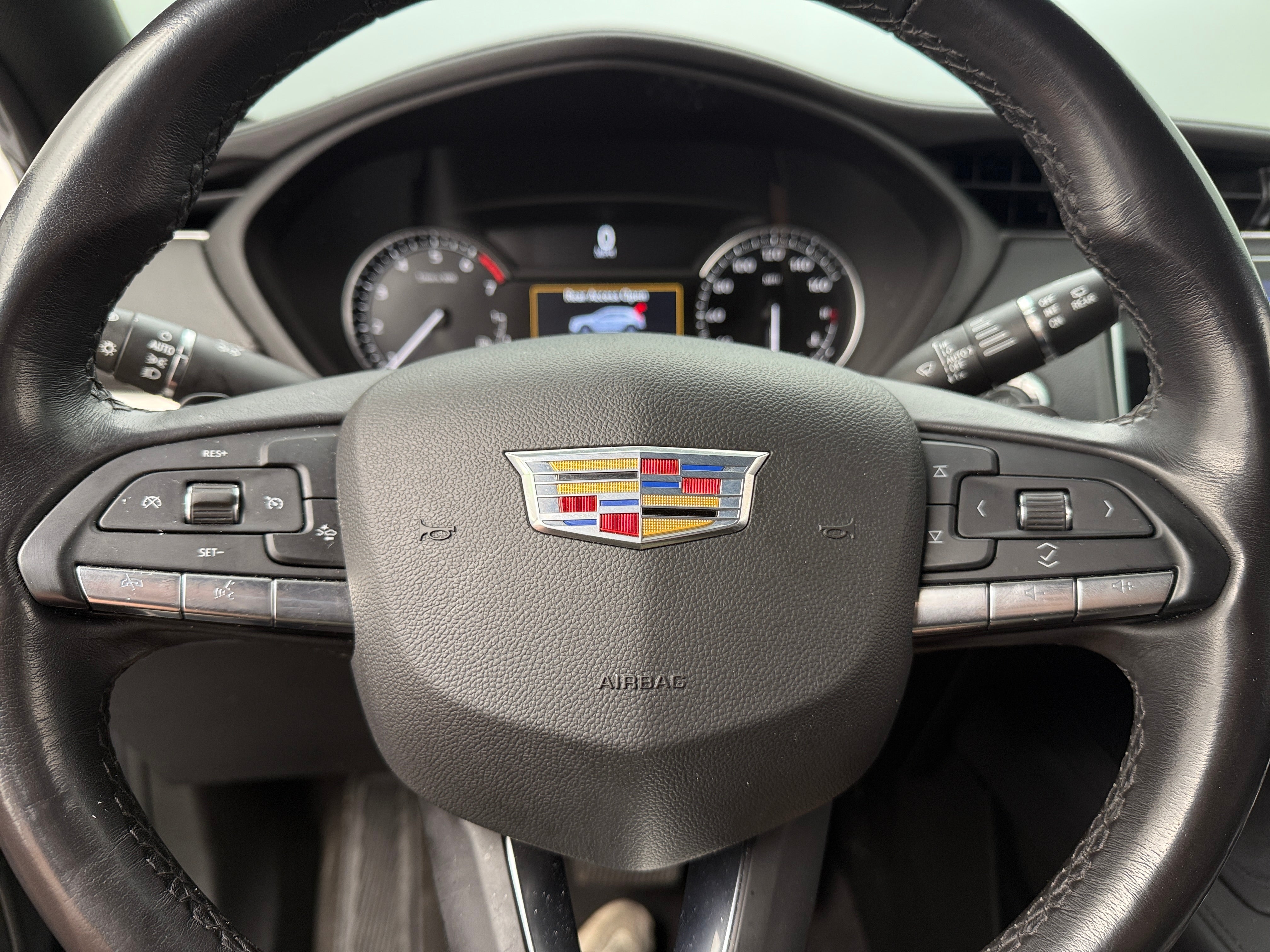 2023 Cadillac XT4 Premium Luxury 4