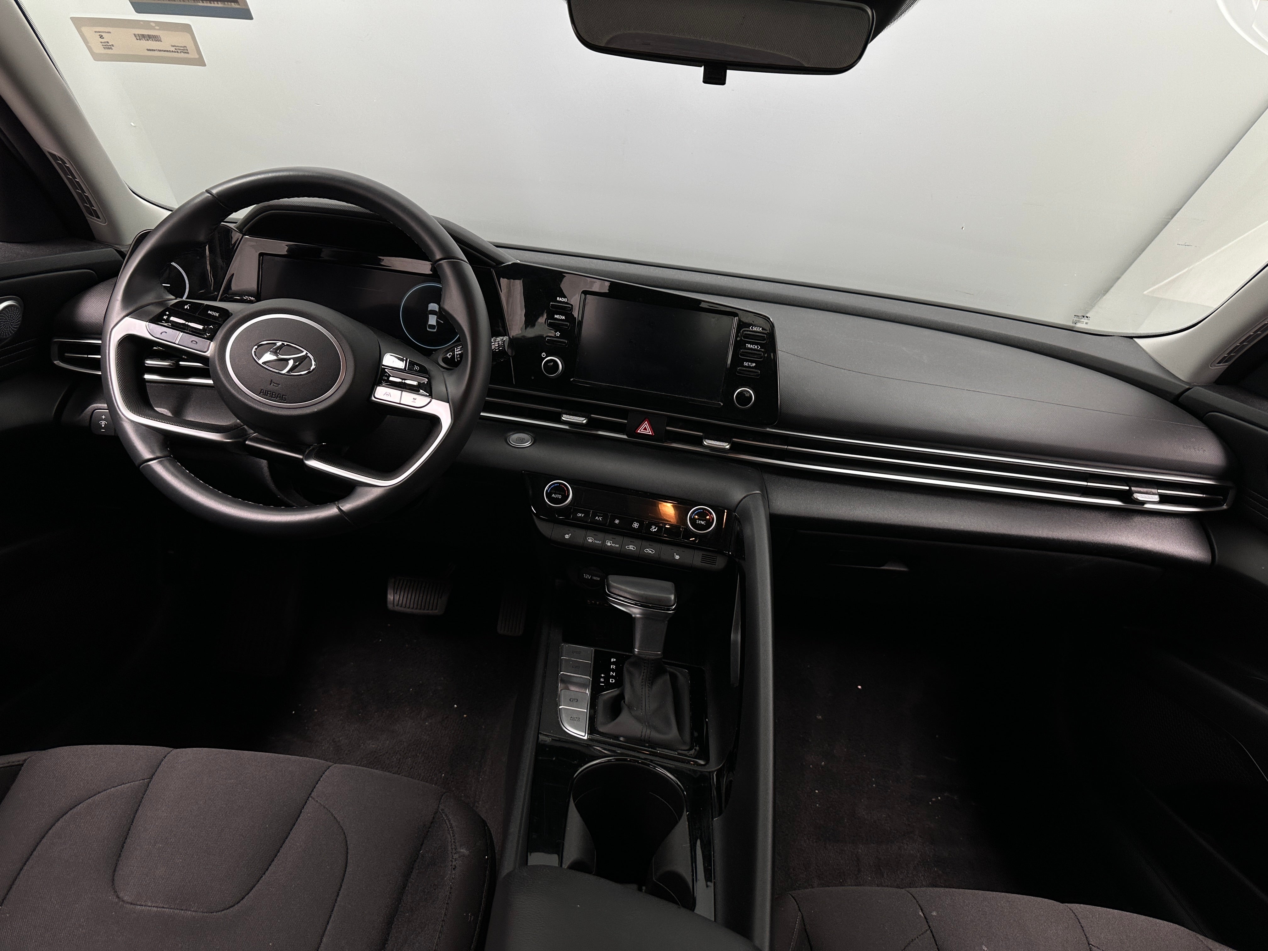 2022 Hyundai Elantra SEL 3