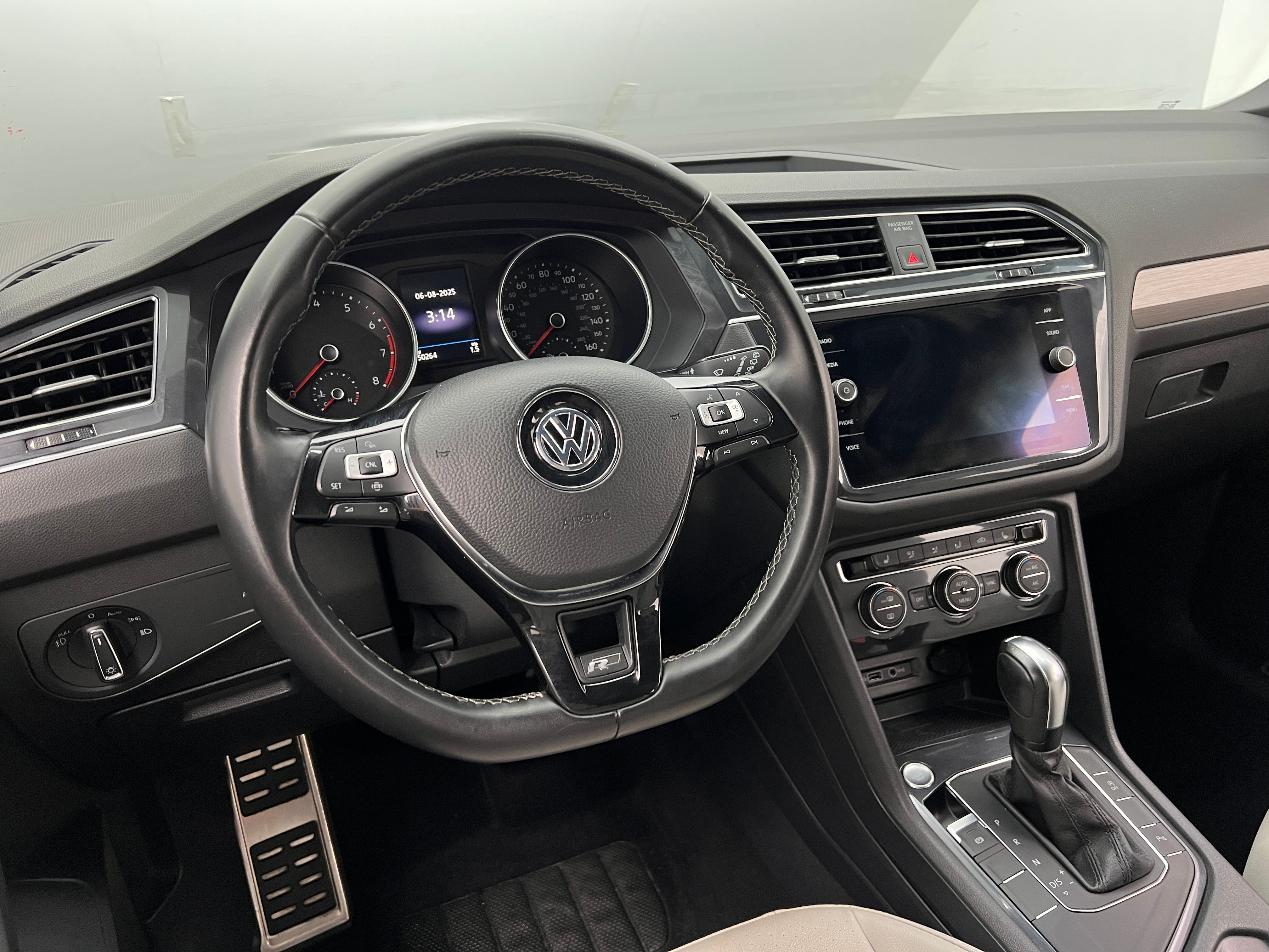 2020 Volkswagen Tiguan SE R-Line Black 4