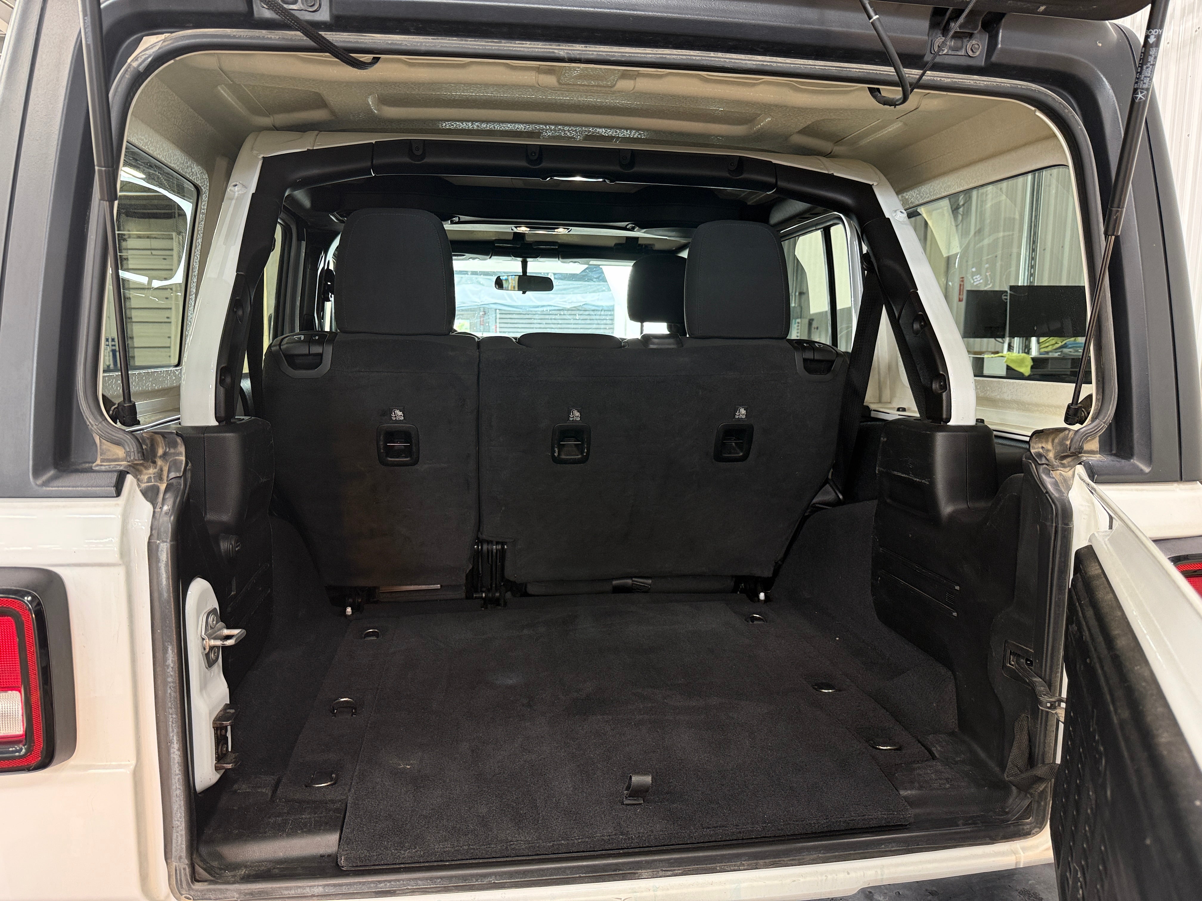 2020 Jeep Wrangler Unlimited Sahara 7