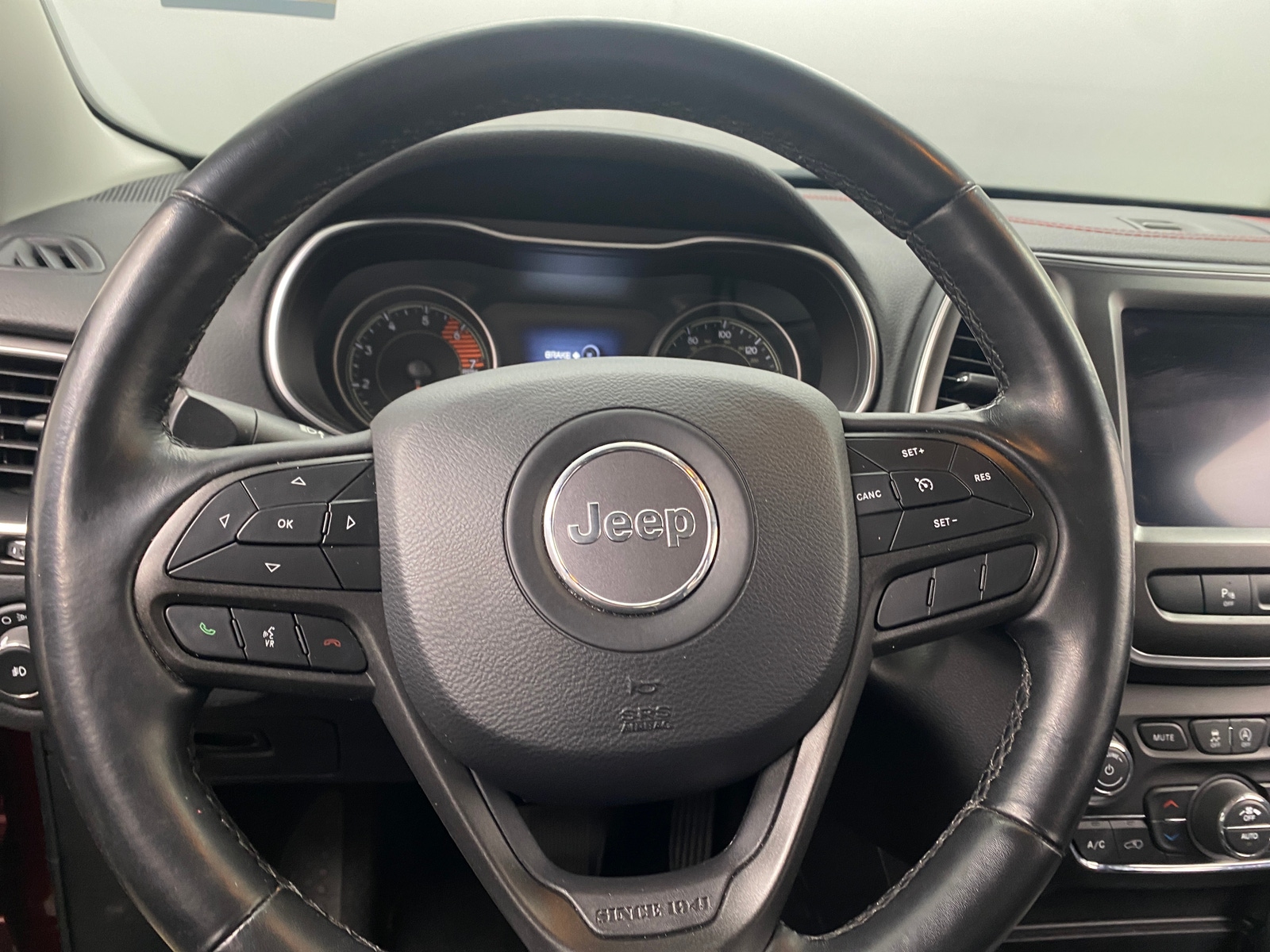 Thumbnail: 2020 Jeep Cherokee - 5