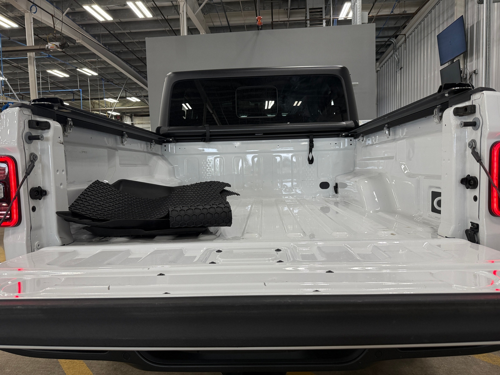 Thumbnail: 2021 Jeep Gladiator - 7