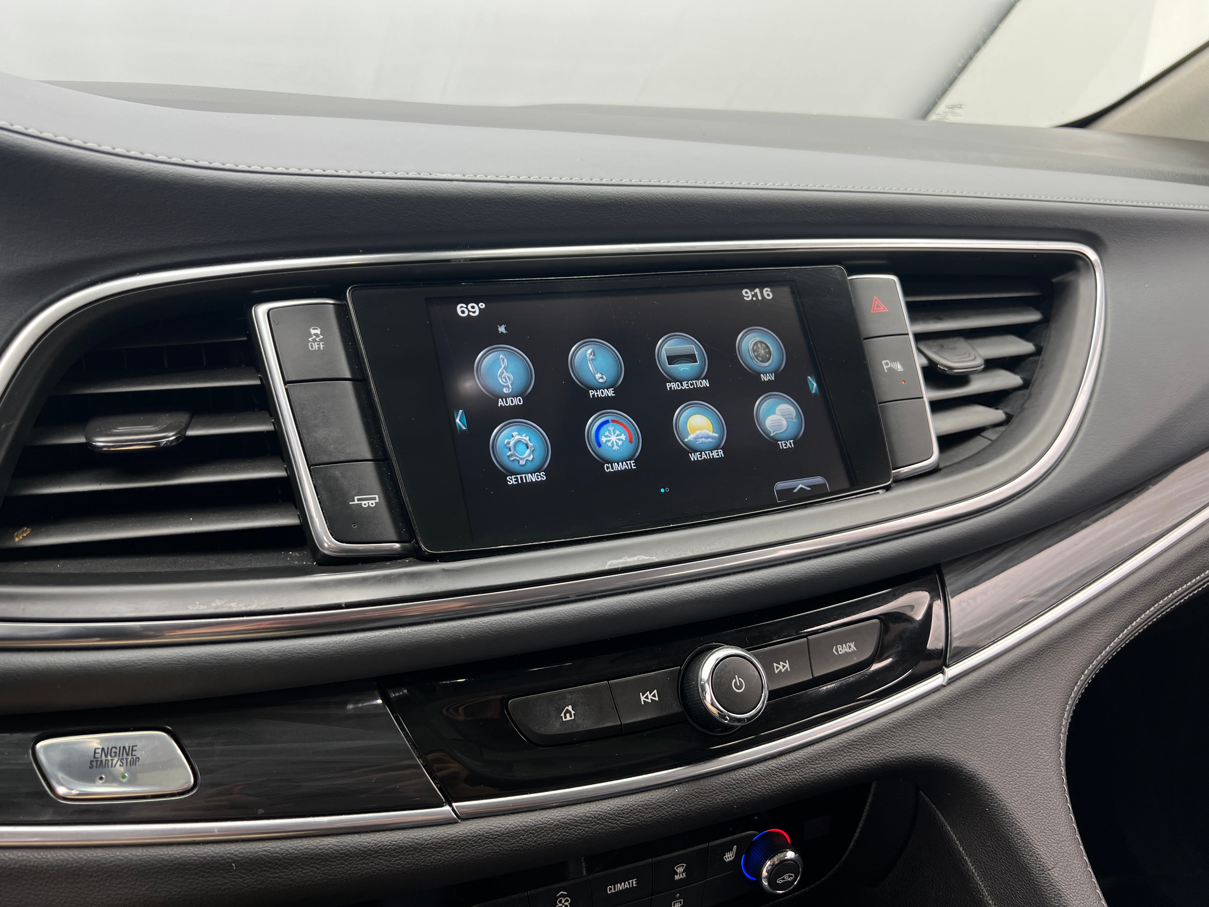 2018 Buick Enclave Essence 3