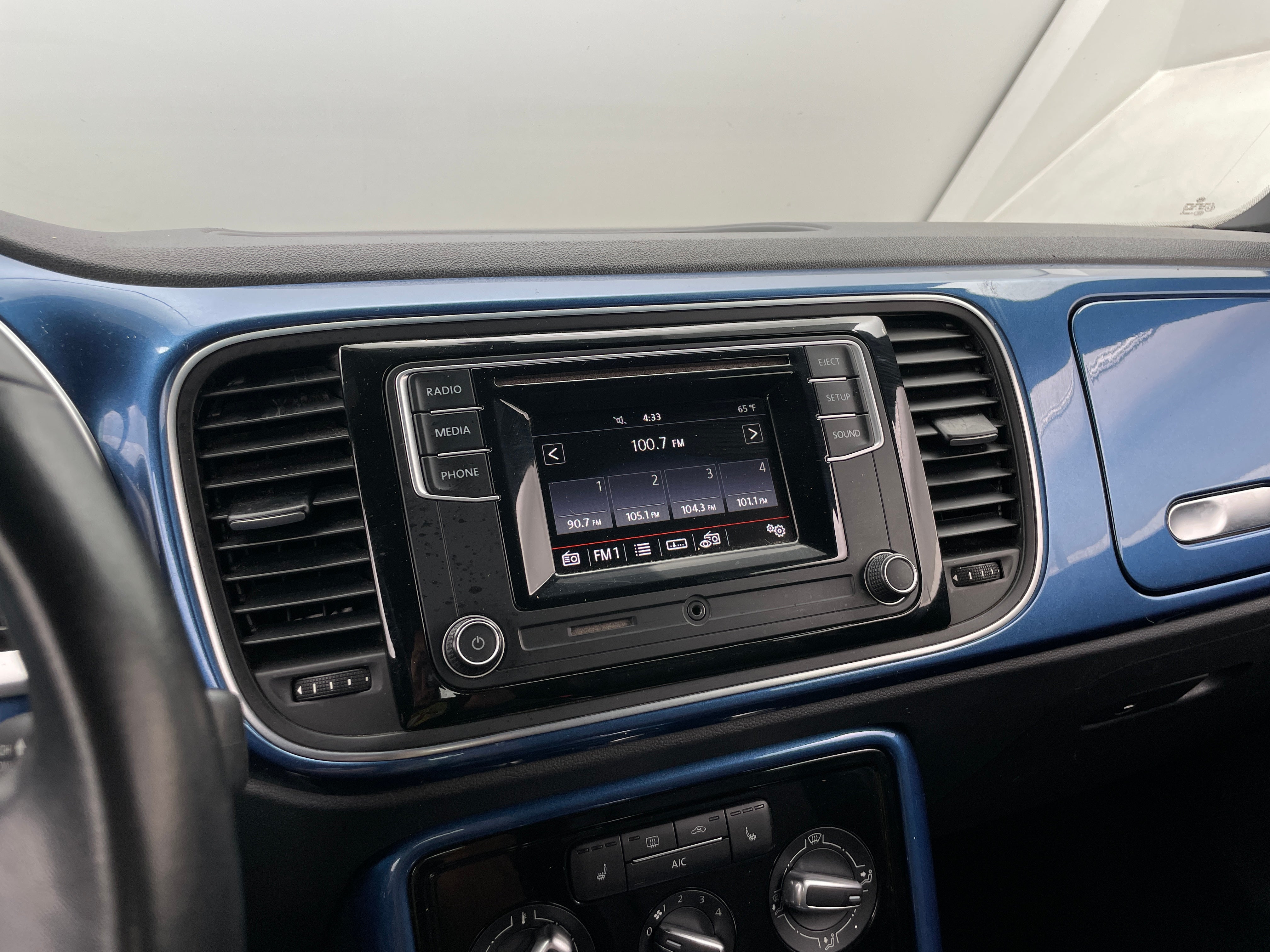 2018 Volkswagen Beetle S 4