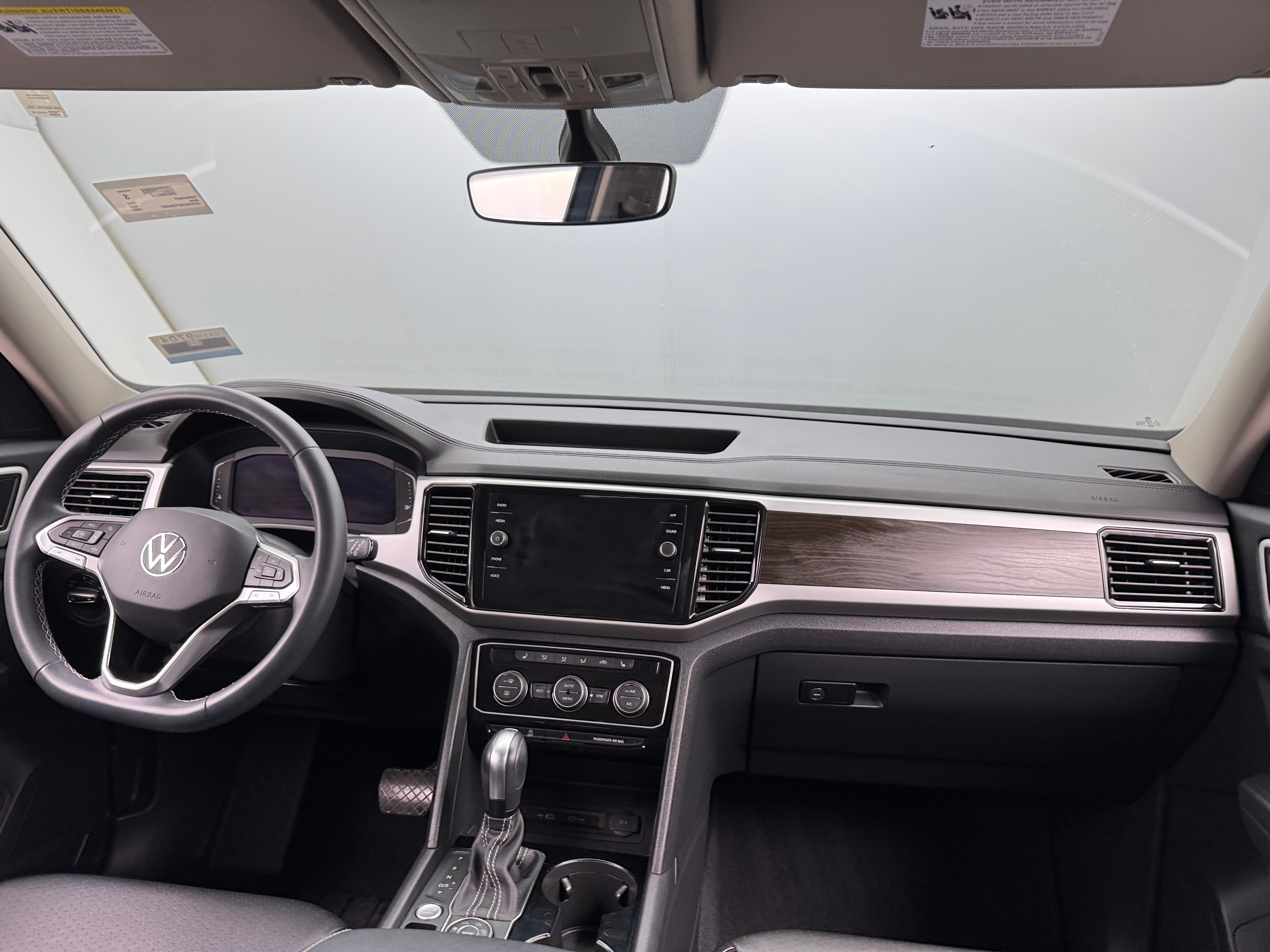 2023 Volkswagen Atlas SE 2