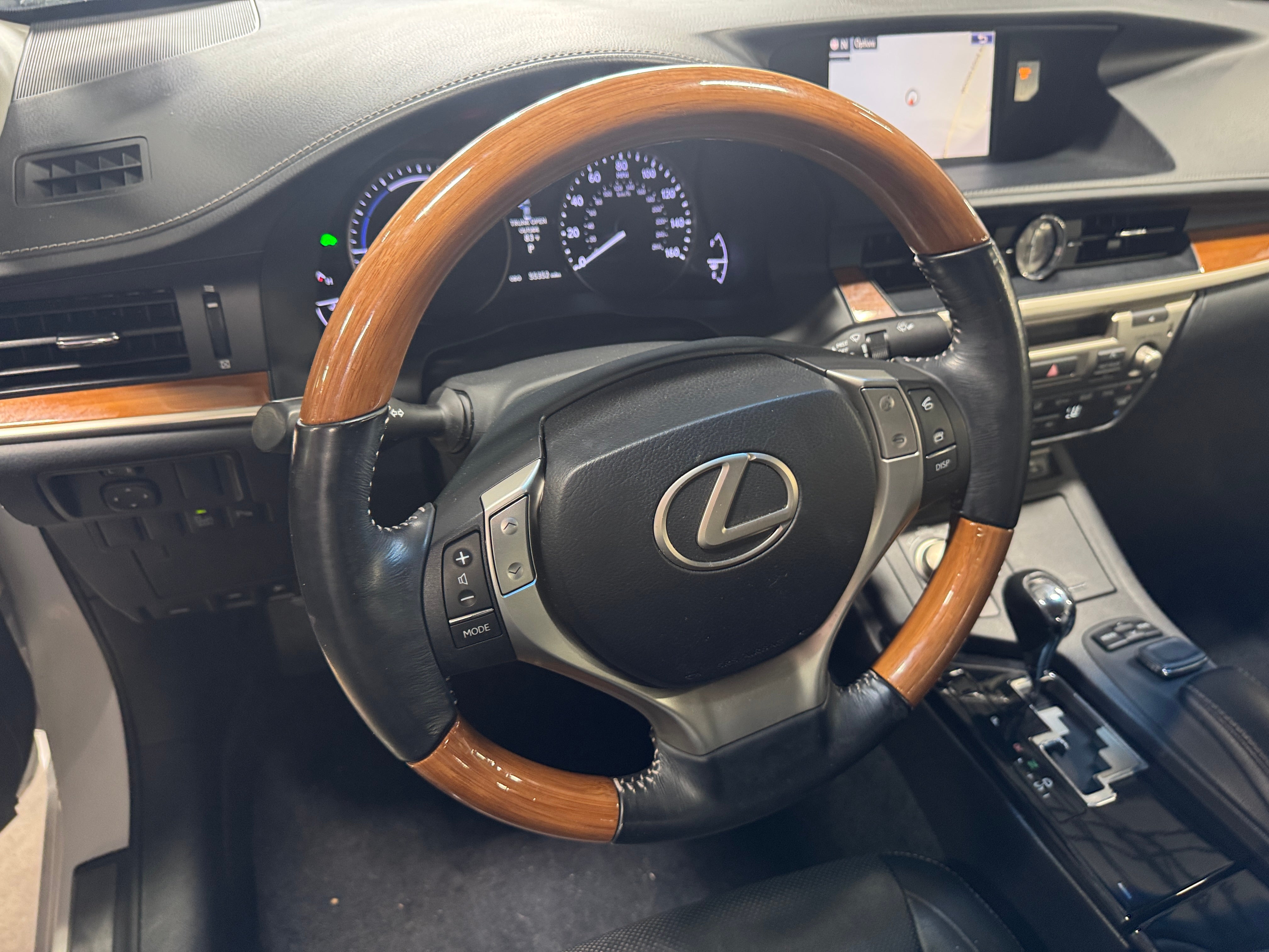 2015 Lexus ES Hybrid 300h 4