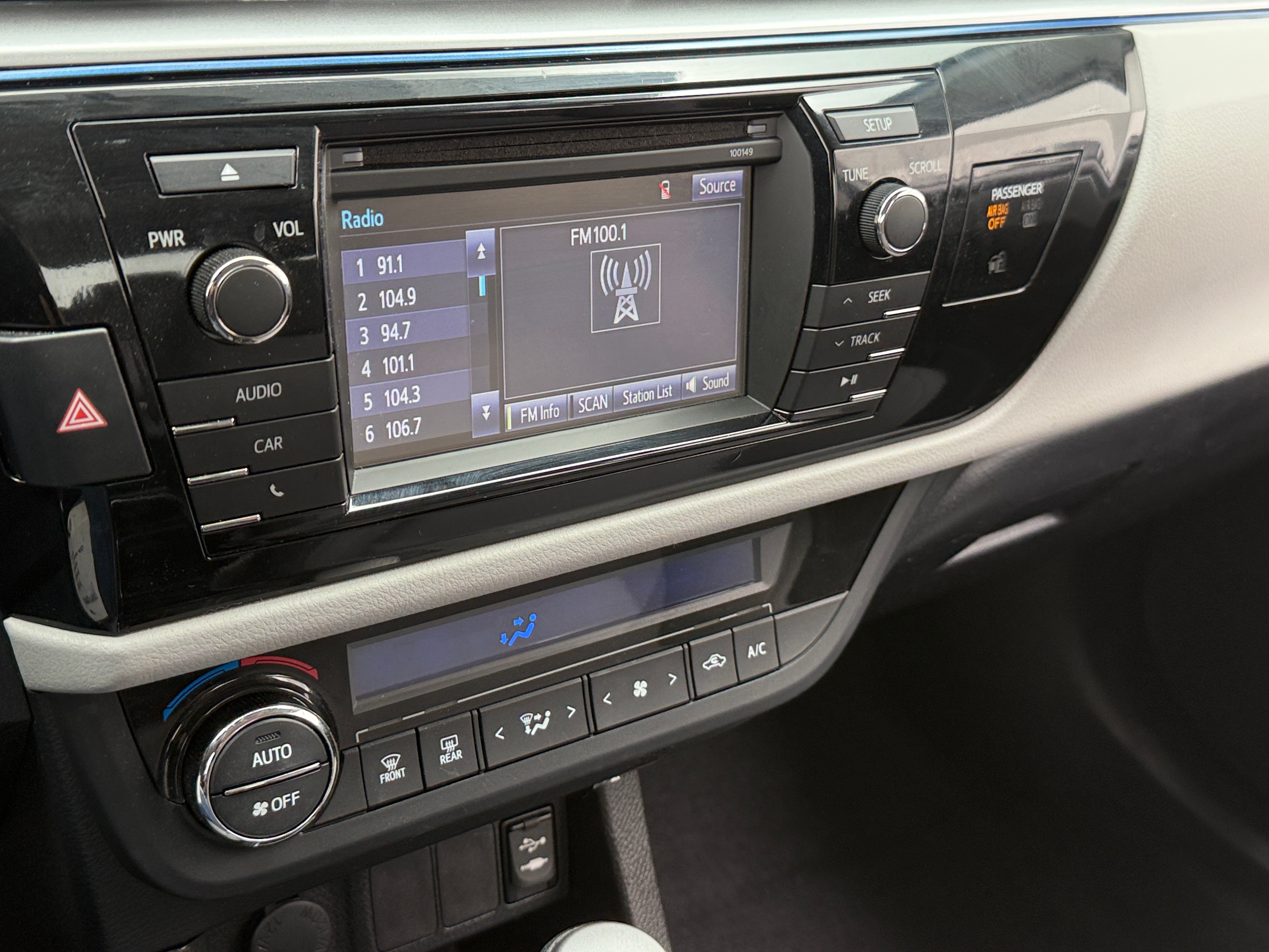 2015 Toyota Corolla LE 4