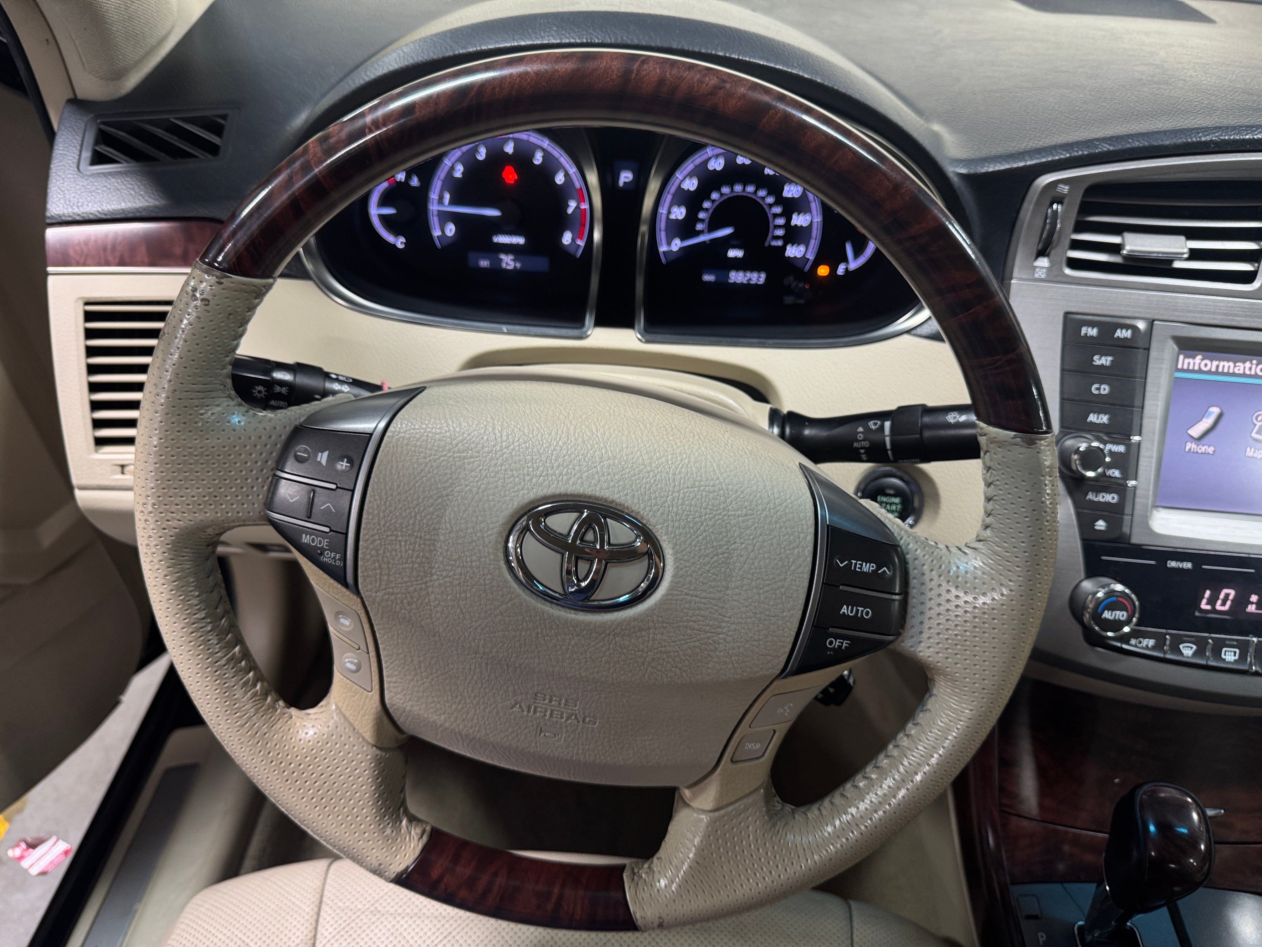 2011 Toyota Avalon Limited 4