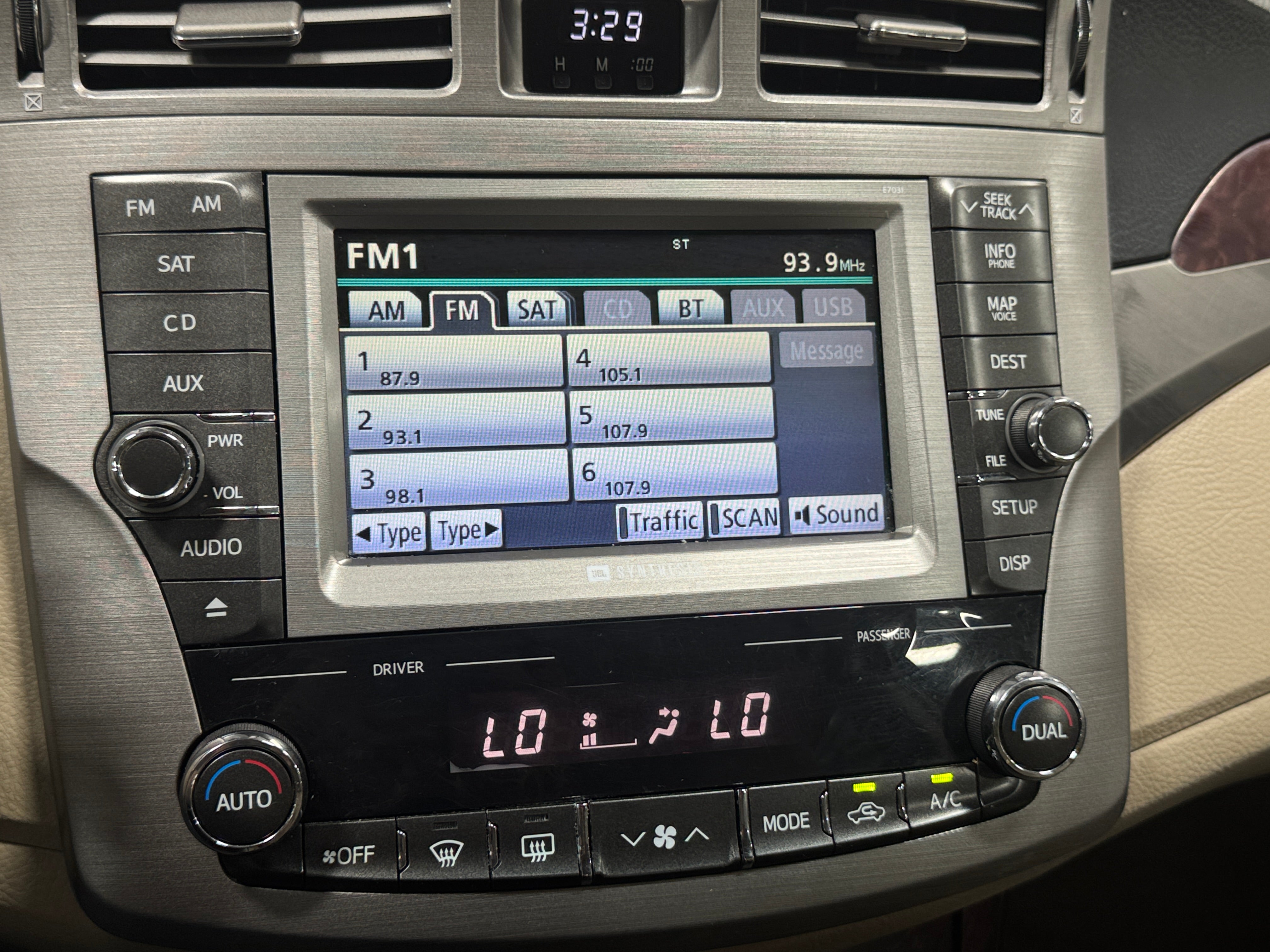 2011 Toyota Avalon Limited 3