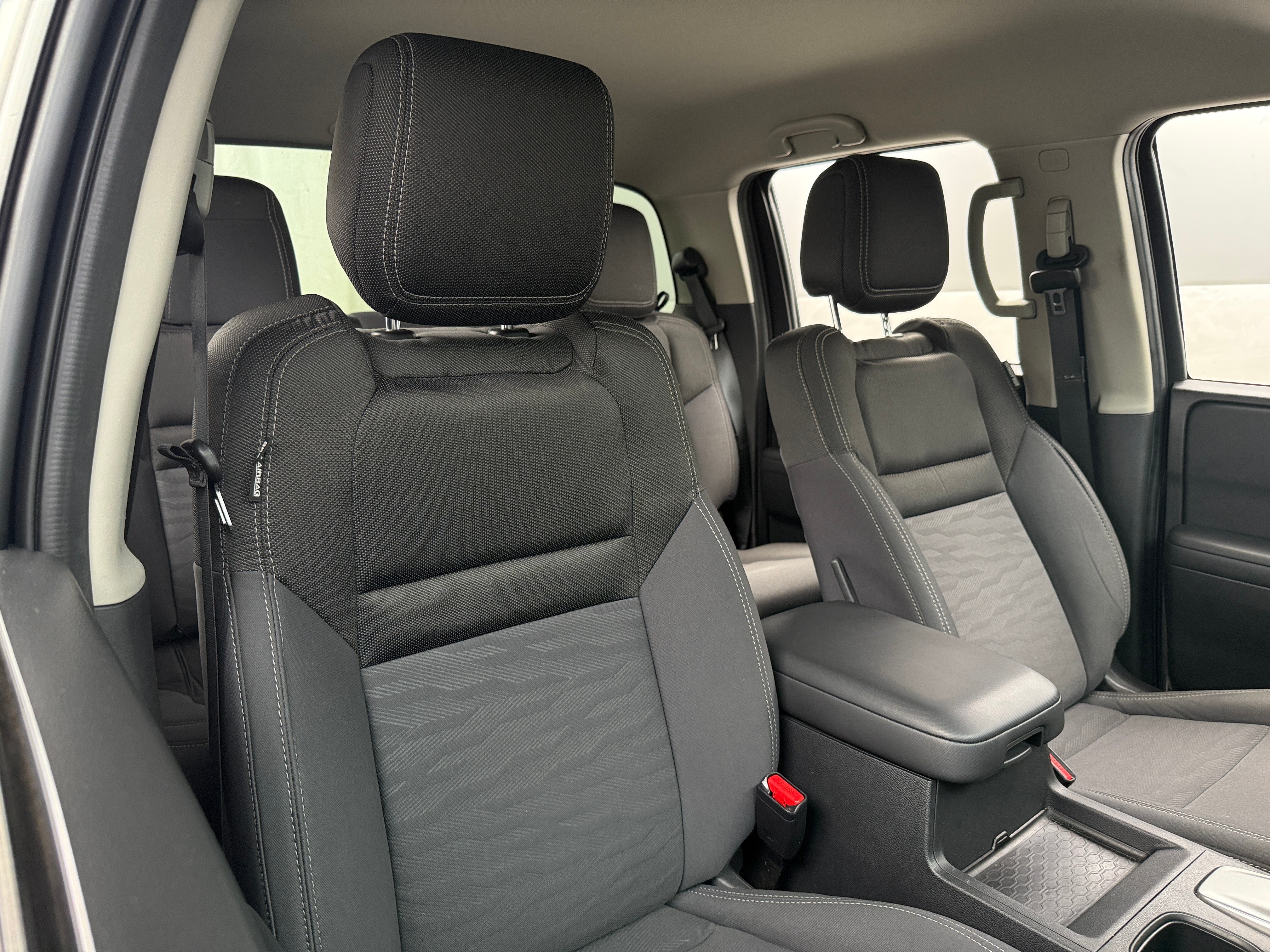 2022 Nissan Frontier SV 2