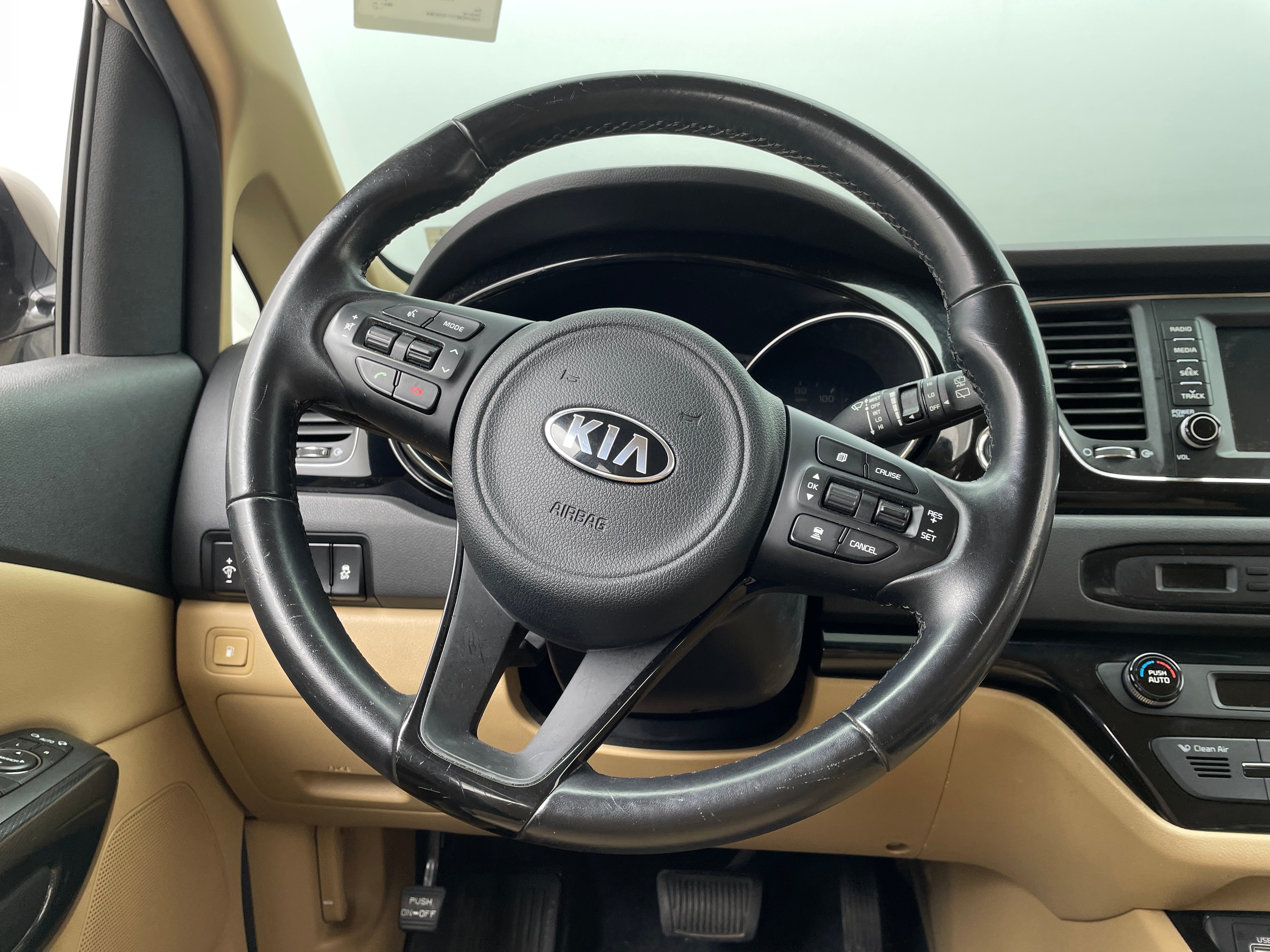 2017 Kia Sedona EX 4