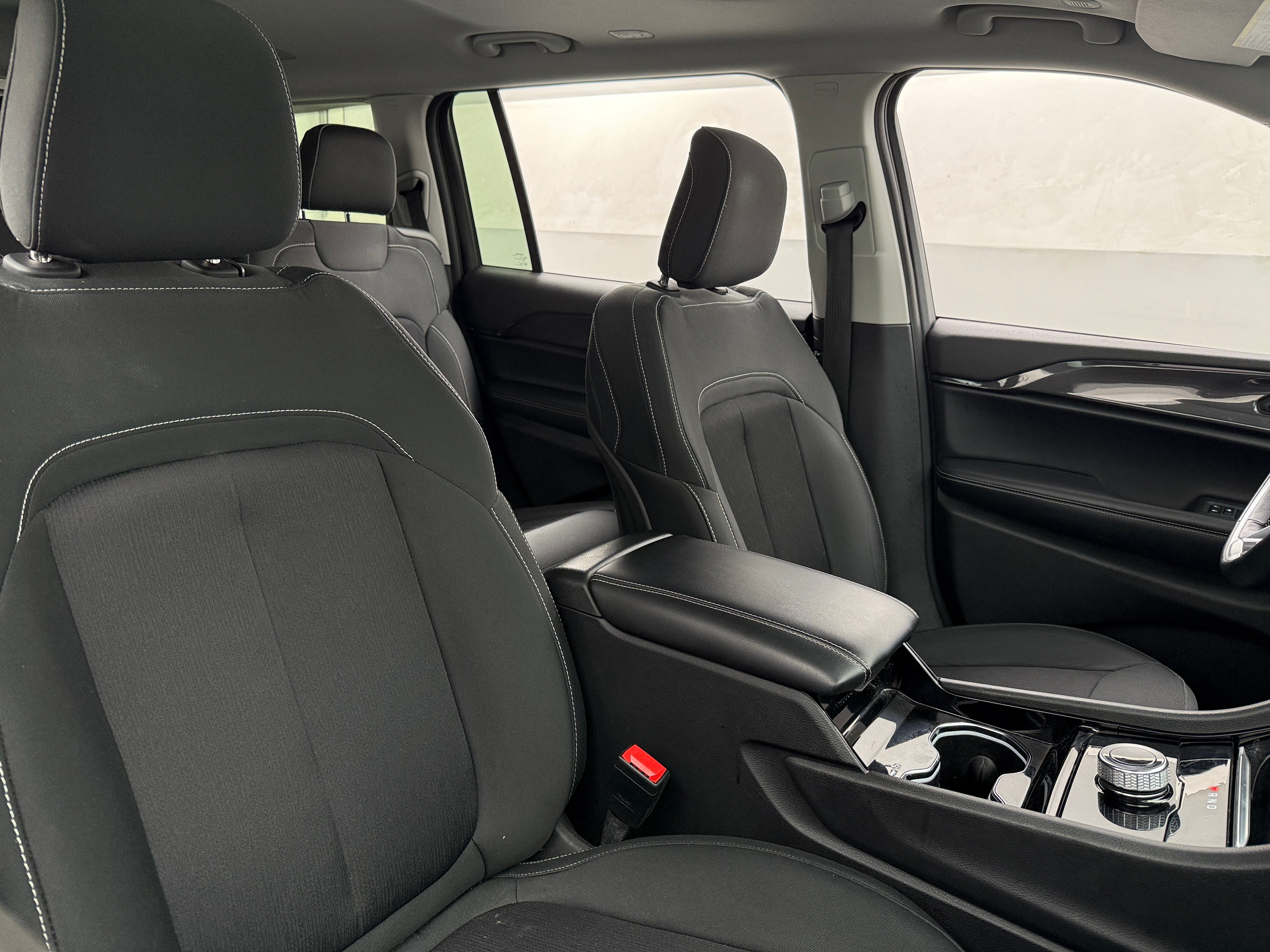 2022 Jeep Grand Cherokee L Laredo 2