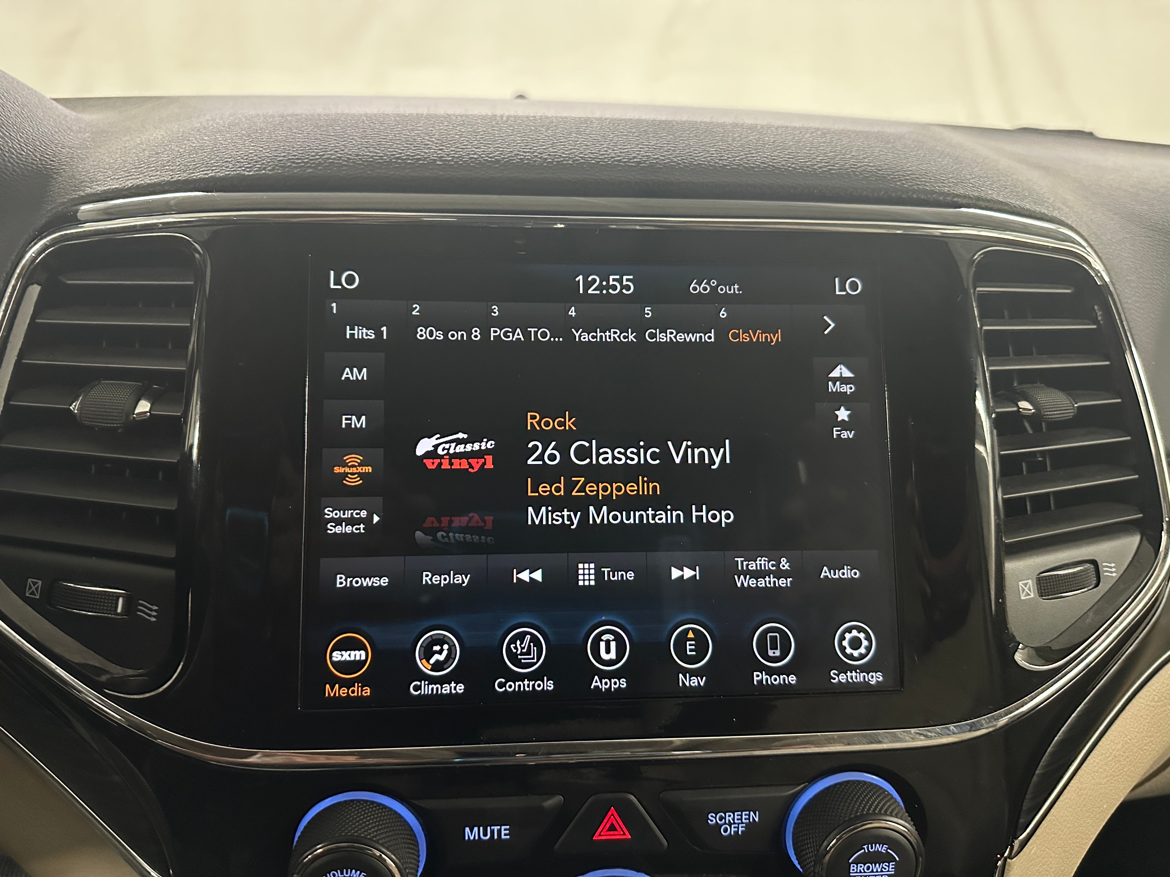 2021 Jeep Grand Cherokee Limited Edition 3