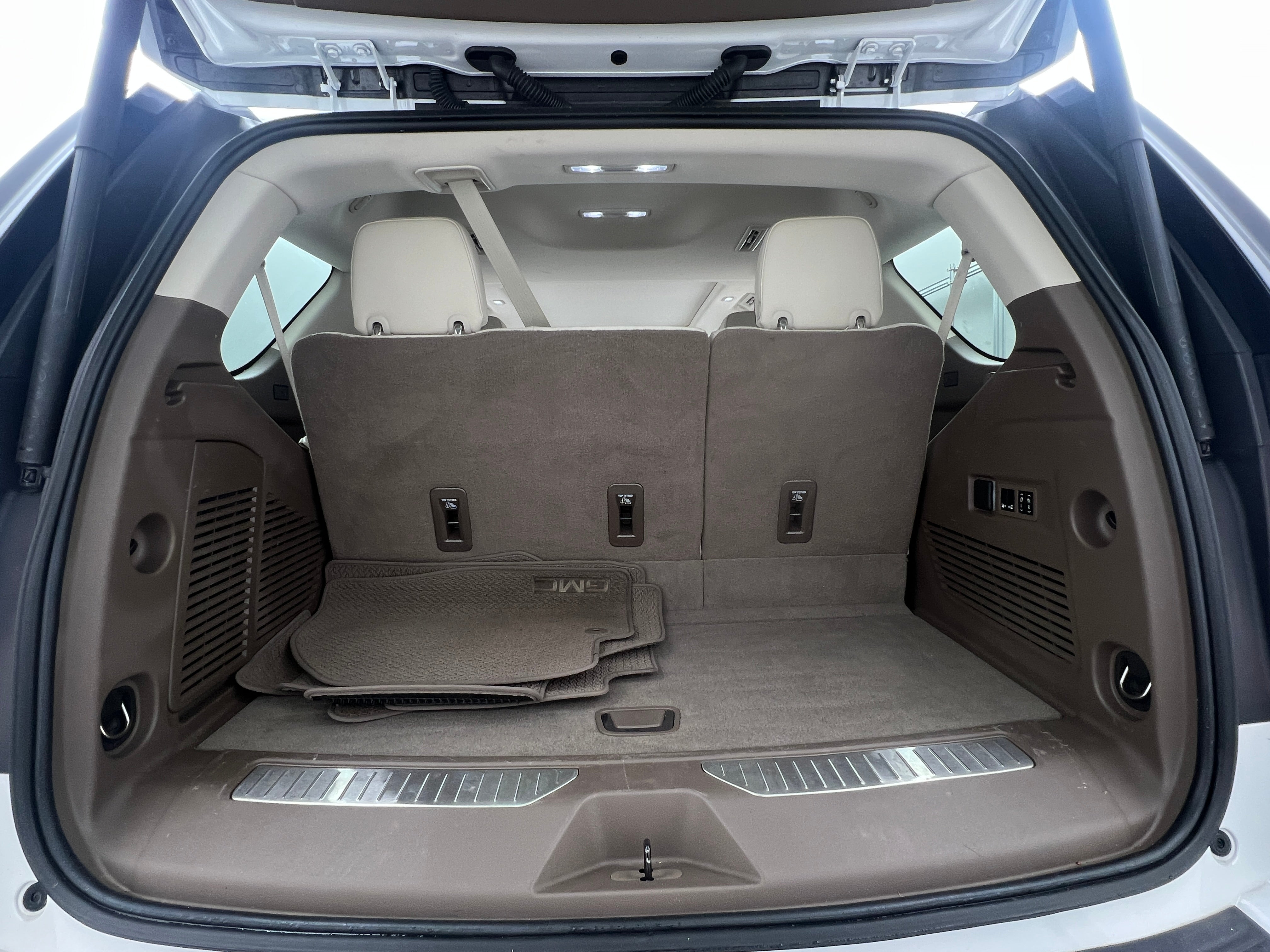 2021 GMC Yukon Denali 6
