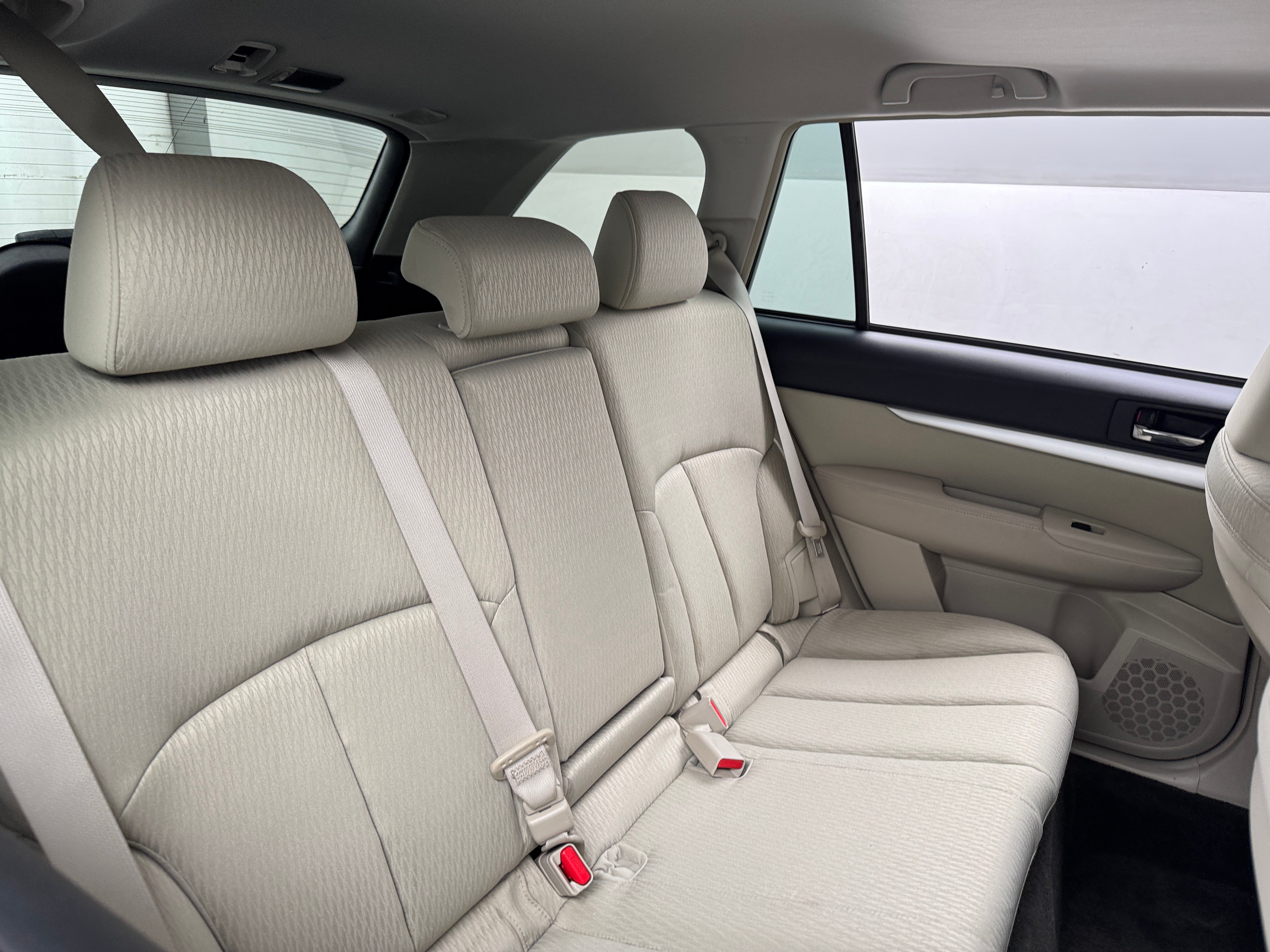 2011 Subaru Outback Premium 6