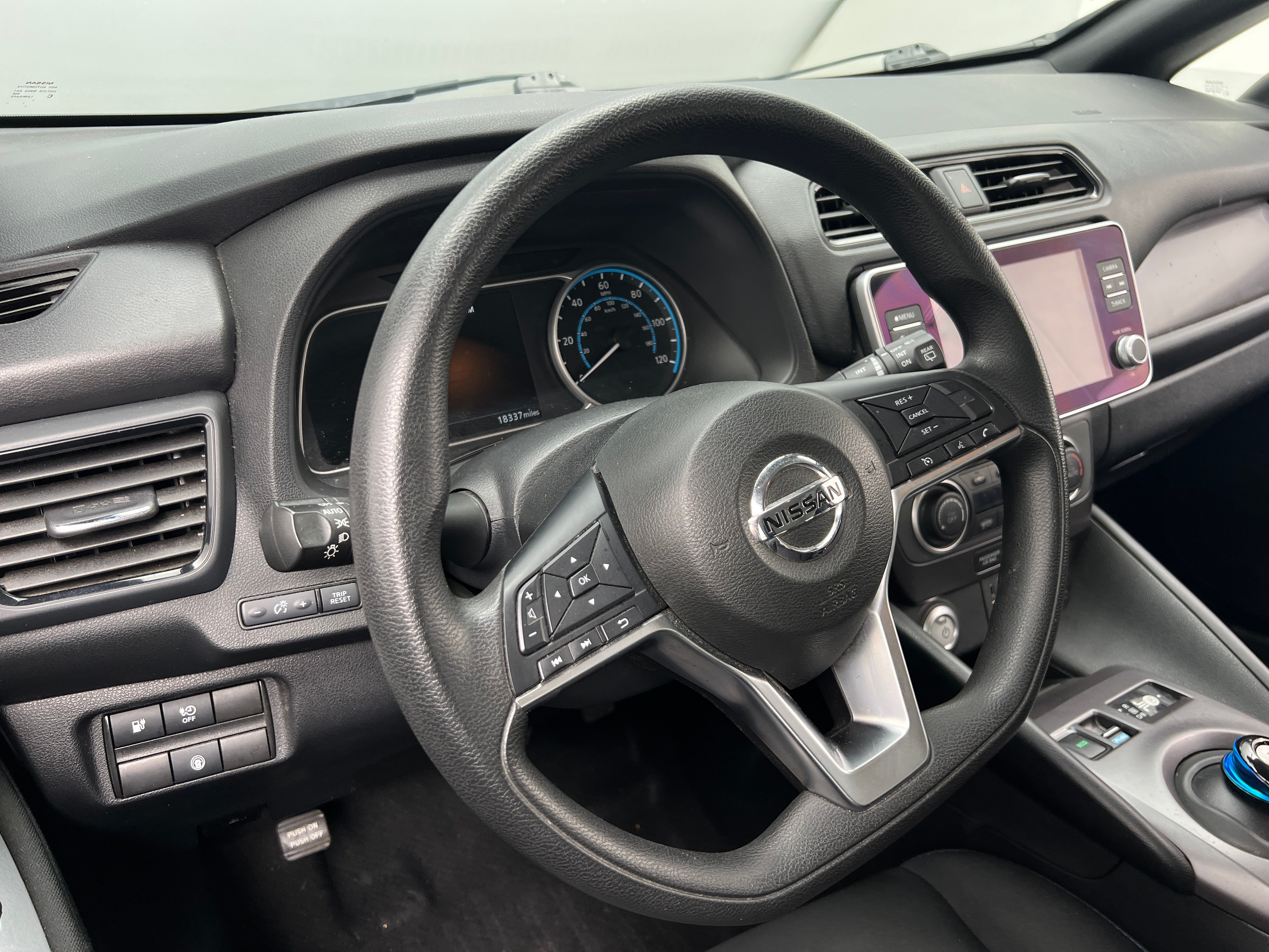 2022 Nissan Leaf S 5