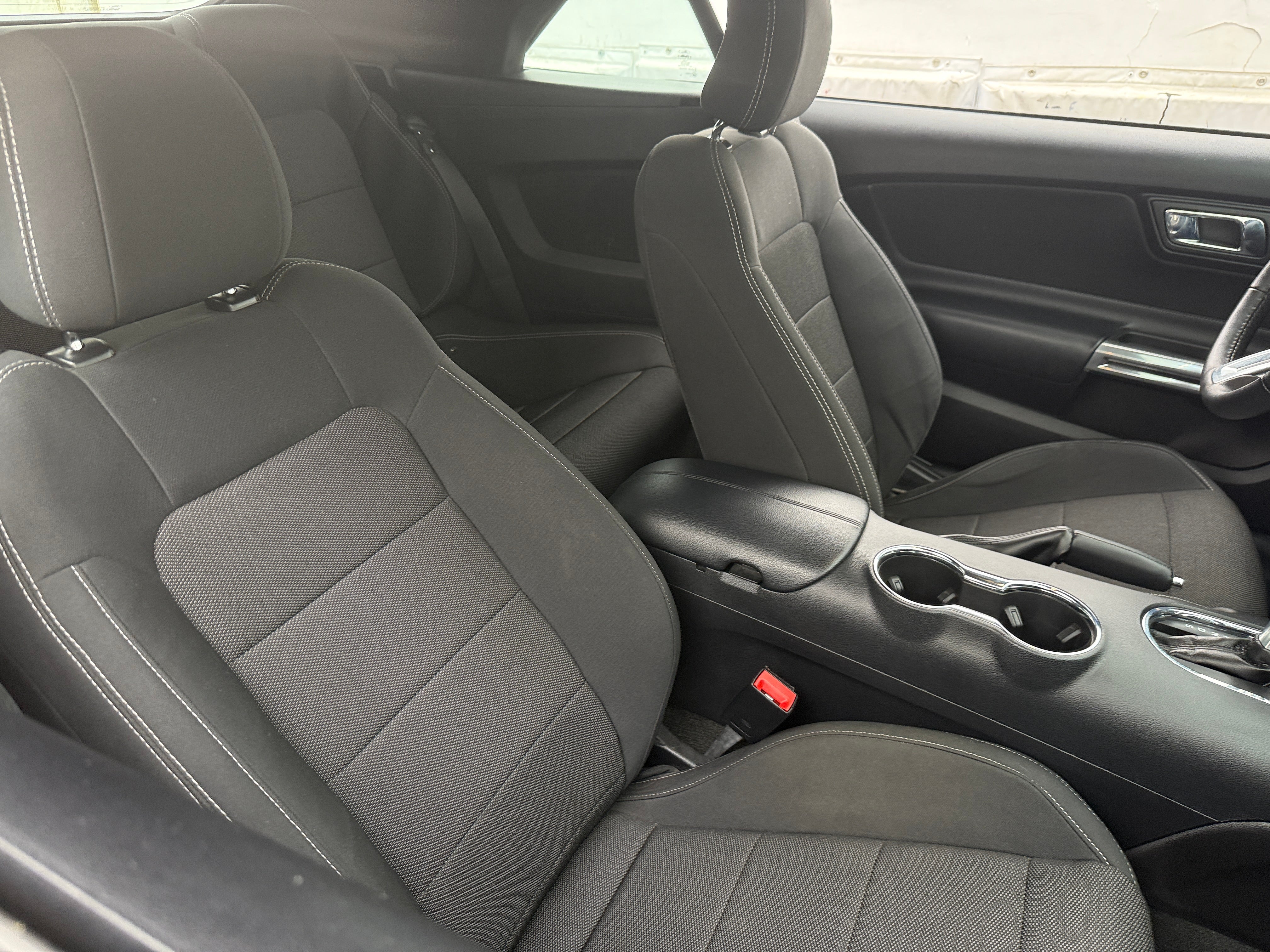 2017 Ford Mustang V6 2