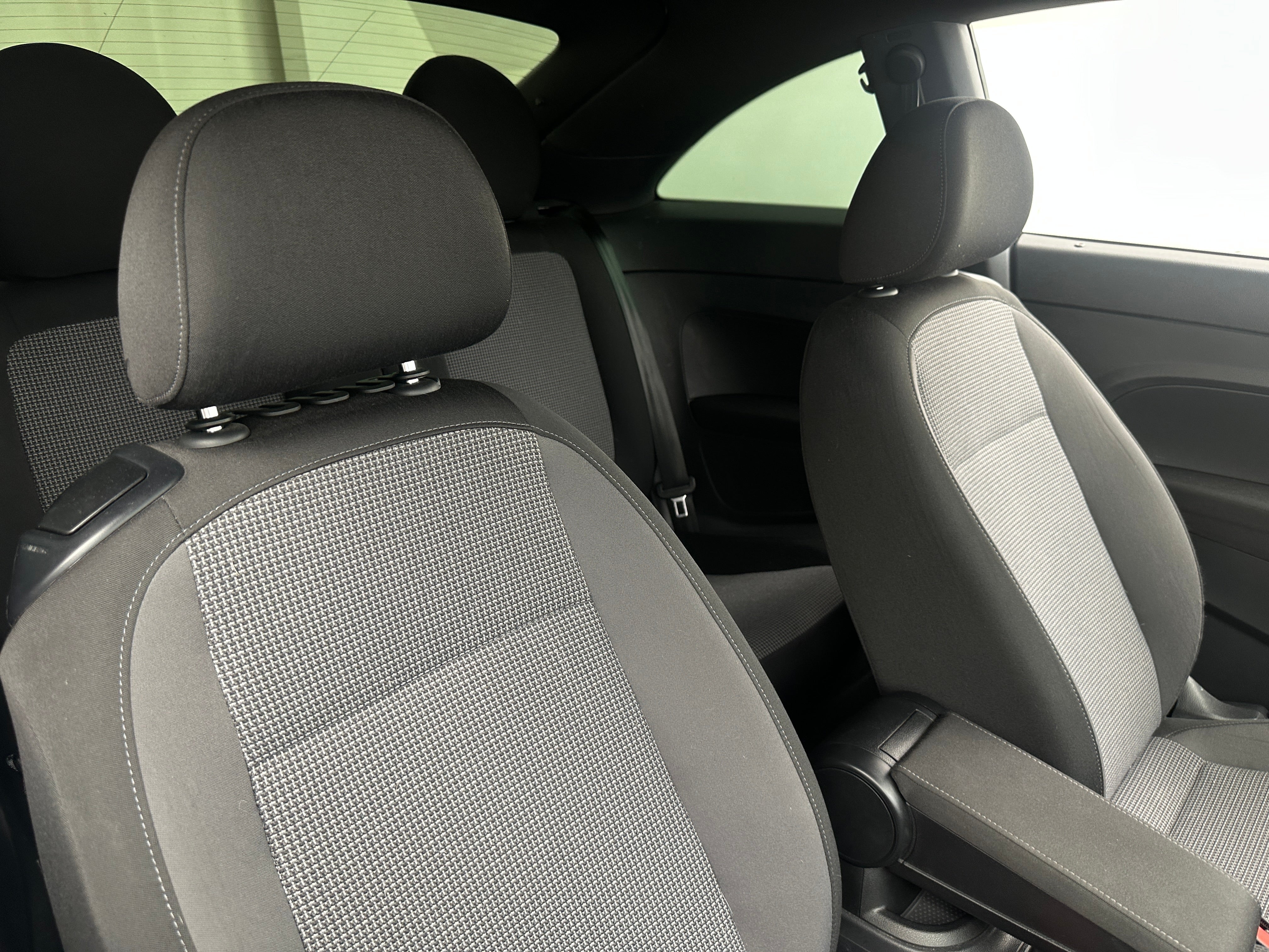 2019 Volkswagen Beetle S 2