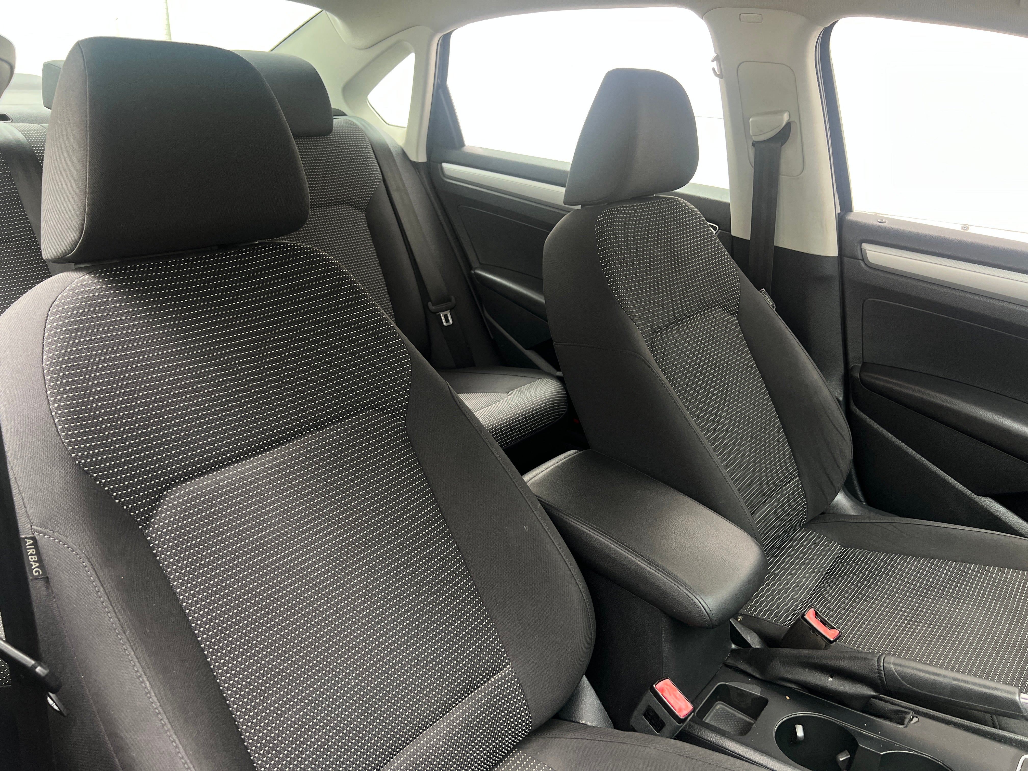 2016 Volkswagen Passat S 2