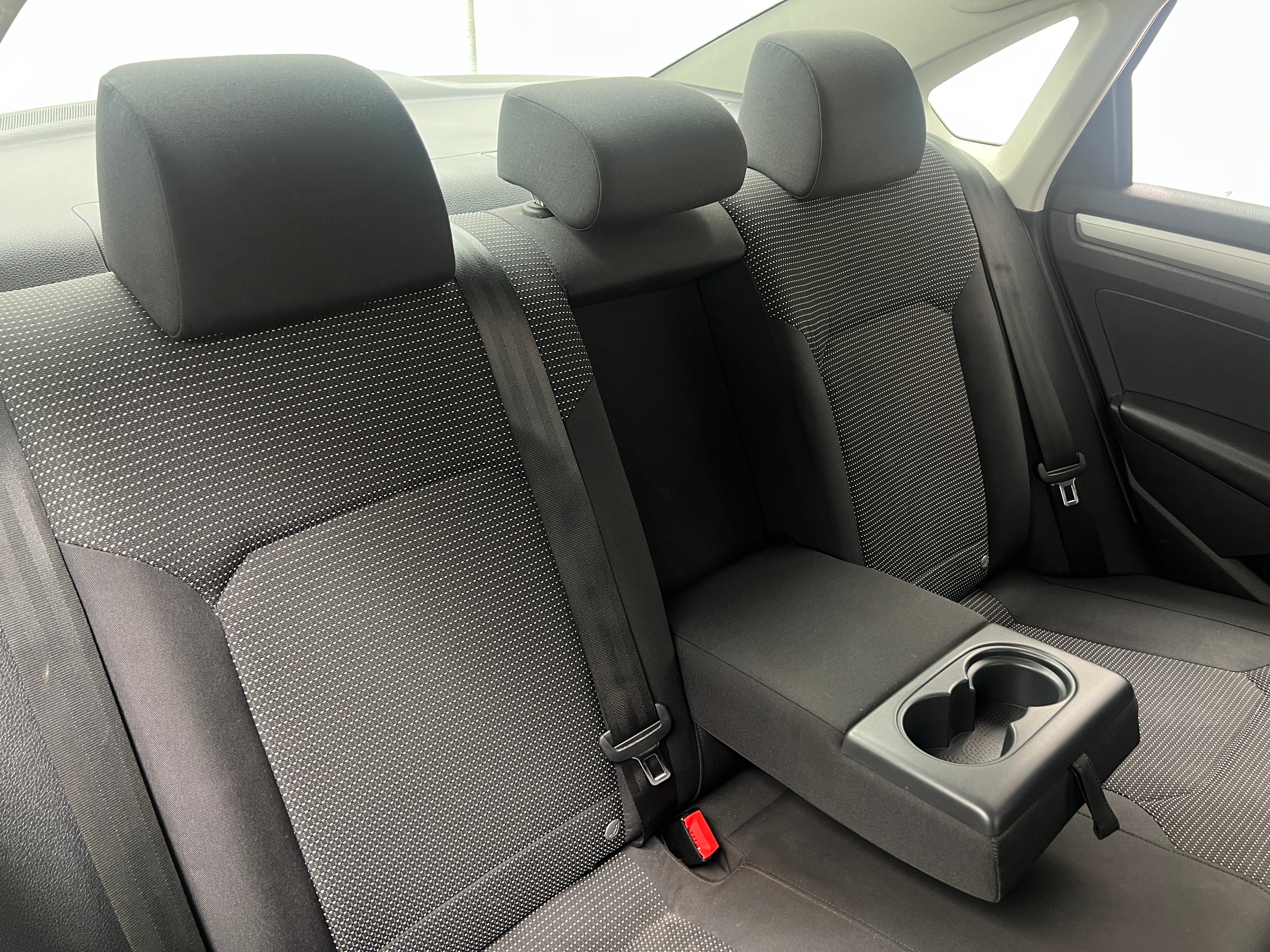 2016 Volkswagen Passat S 6