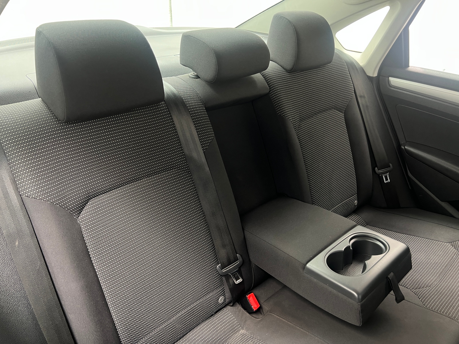 Thumbnail: 2016 Volkswagen Passat - 6