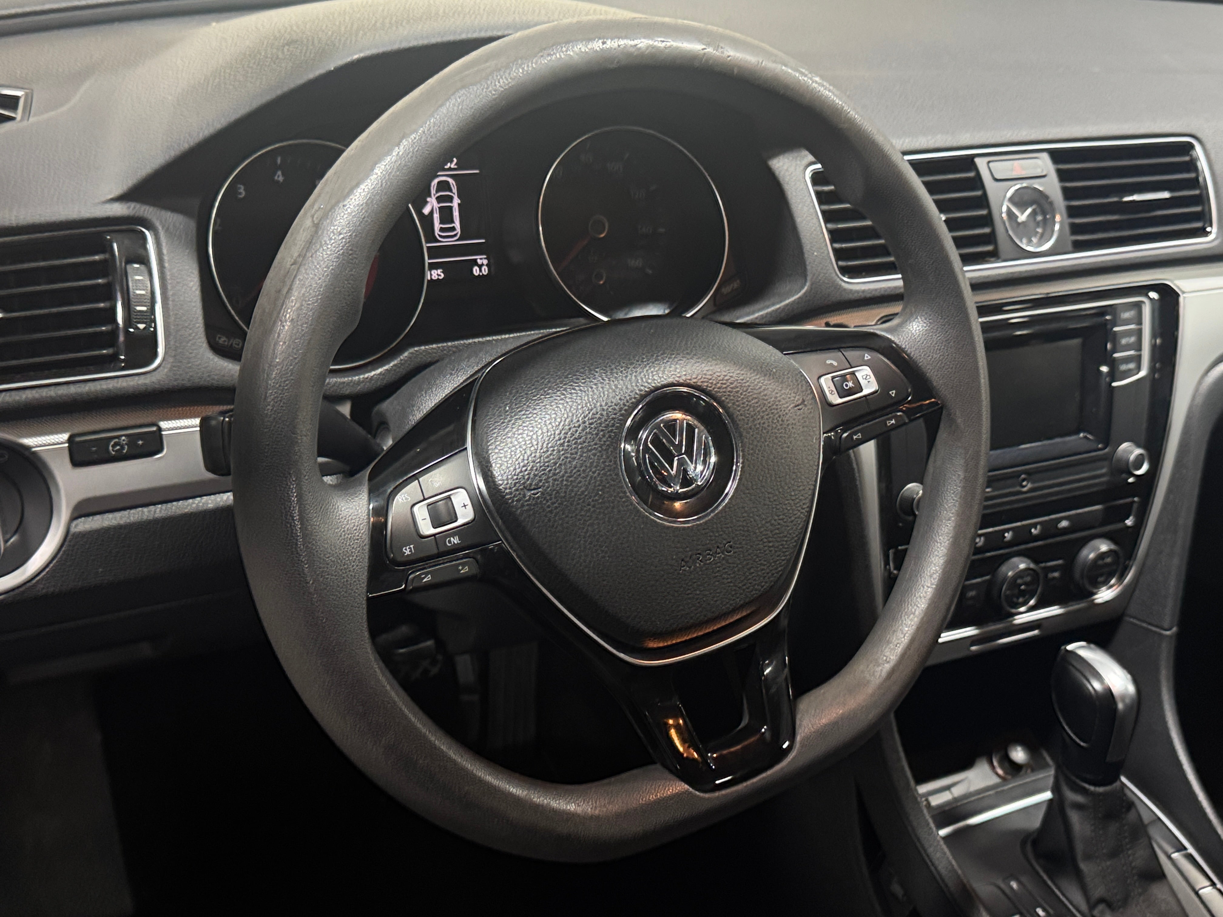 2016 Volkswagen Passat S 5