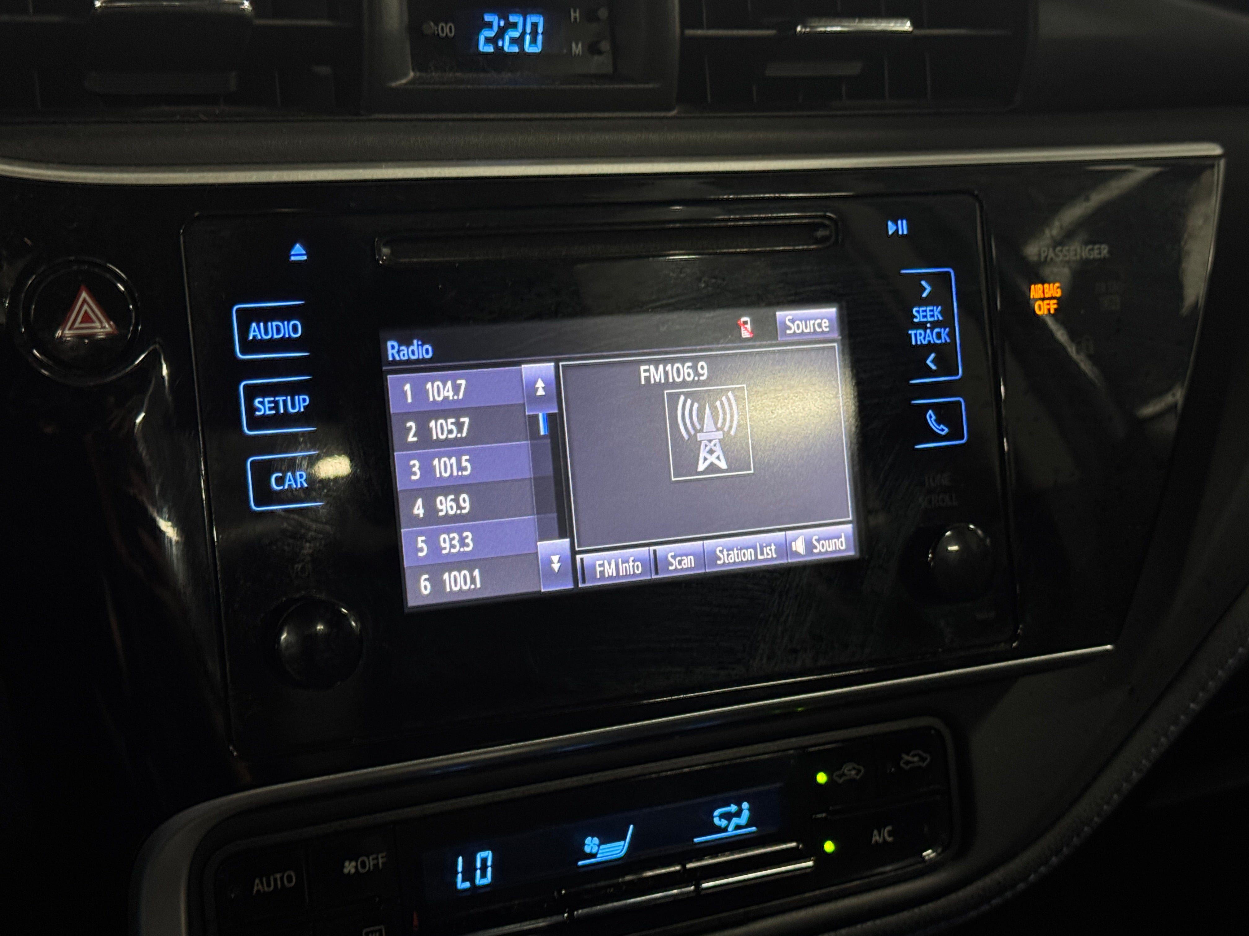2017 Toyota Corolla SE 3